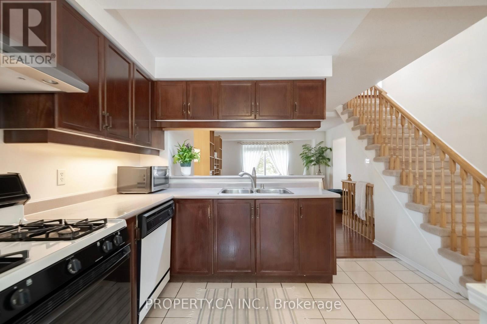 72 Desert Sand Drive, Brampton, Ontario  L6R 1V6 - Photo 7 - W13580614