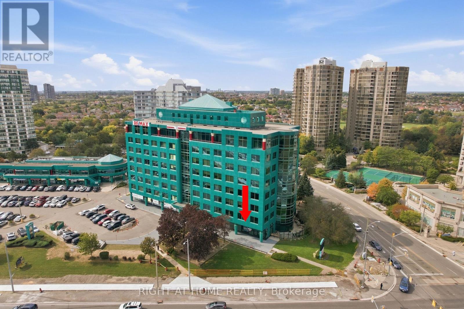 101 - 10 Kingsbridge Garden Circle, Mississauga, Ontario  L5R 3K6 - Photo 2 - W13810784