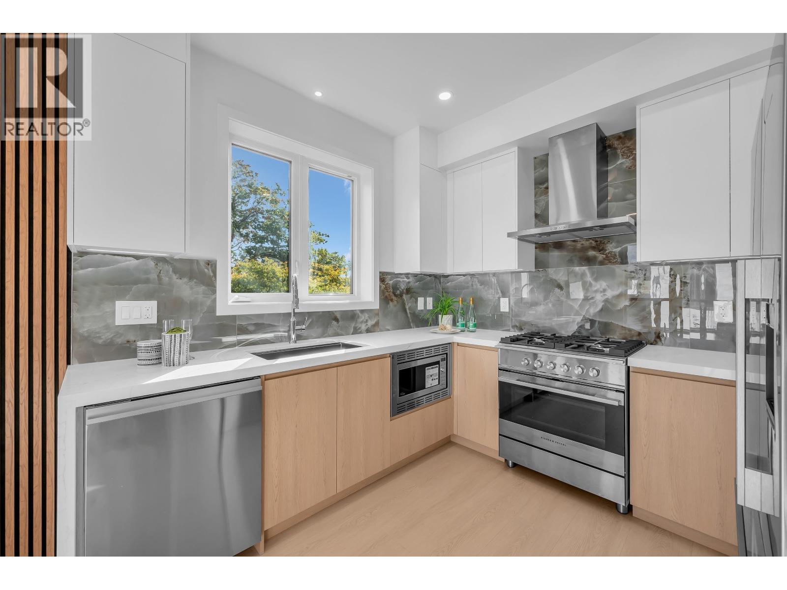 3 2893 ETON STREET photo 4