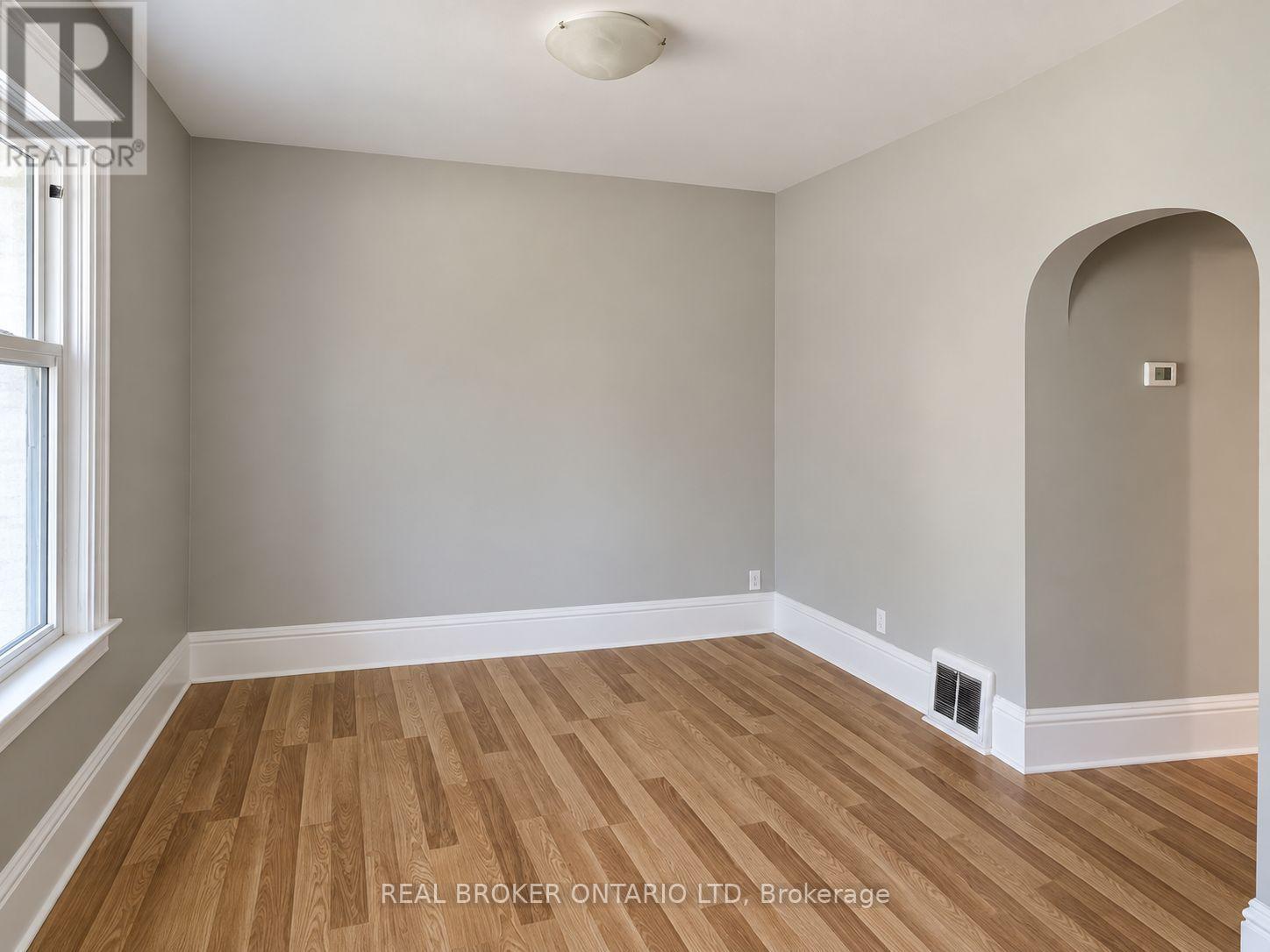 31 Myrtle Street, St. Thomas, Ontario  N5R 2E6 - Photo 2 - X13814026