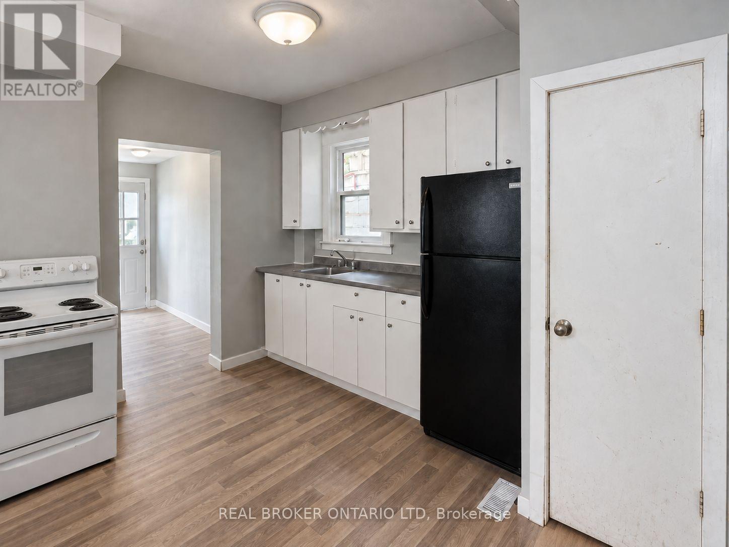 31 Myrtle Street, St. Thomas, Ontario  N5R 2E6 - Photo 4 - X13814026