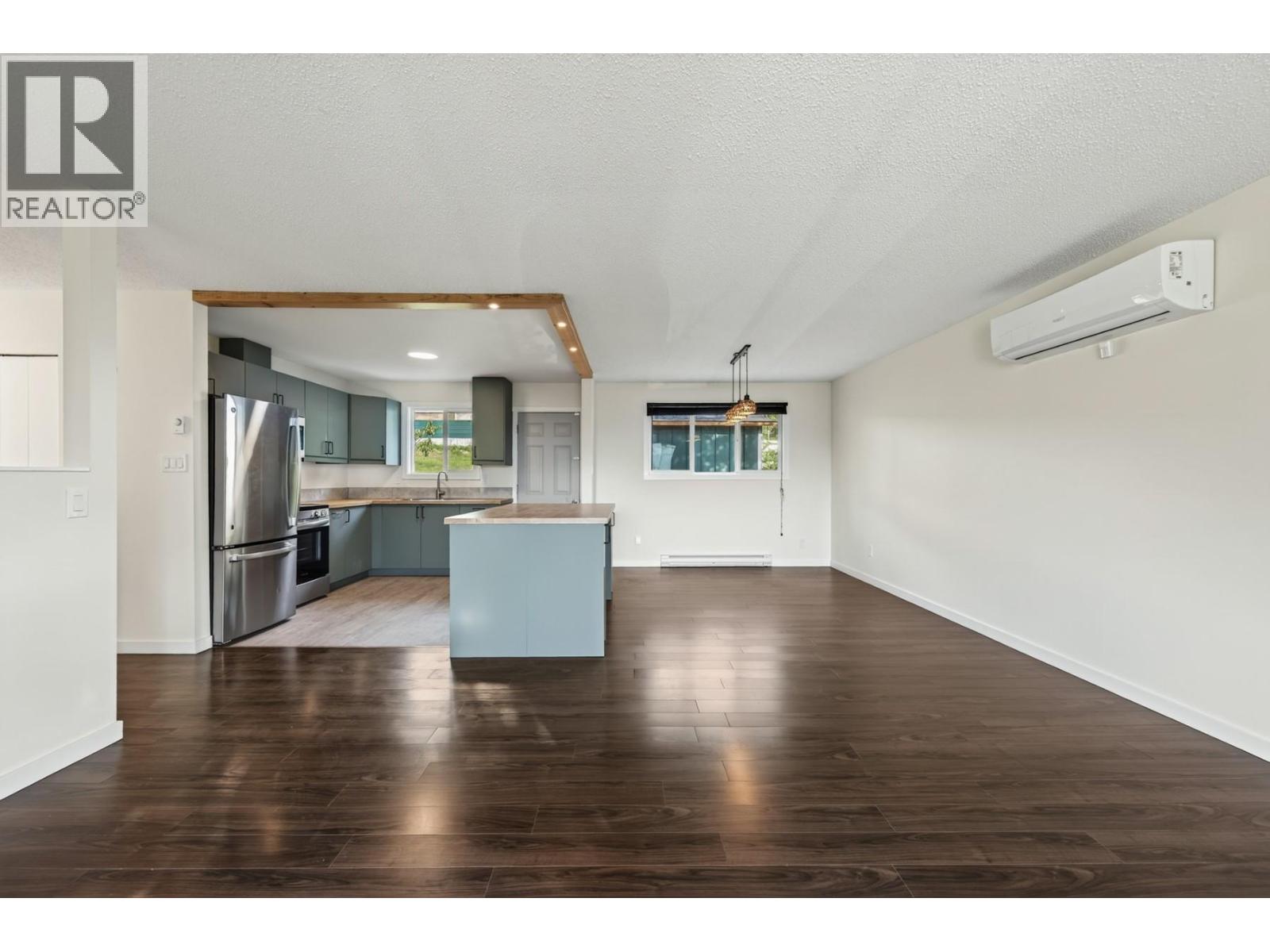 677 Columbia Street photo 10