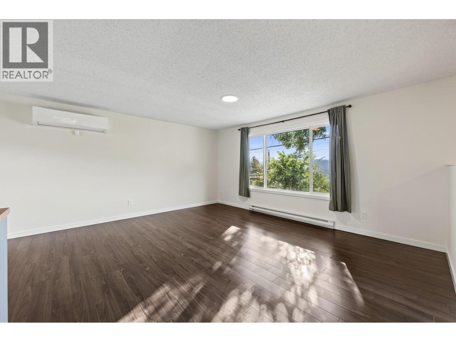 677 Columbia Street photo 18