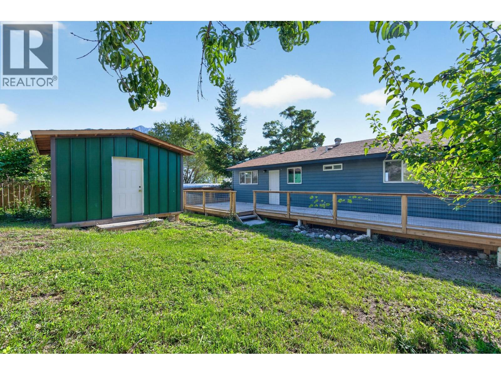 677 Columbia Street photo 42