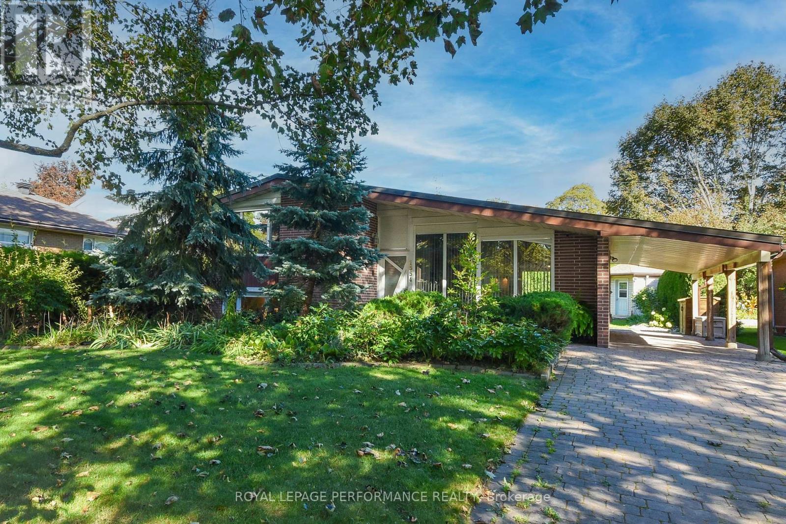 1554 CHOMLEY CRESCENT, Ottawa, Ontario
