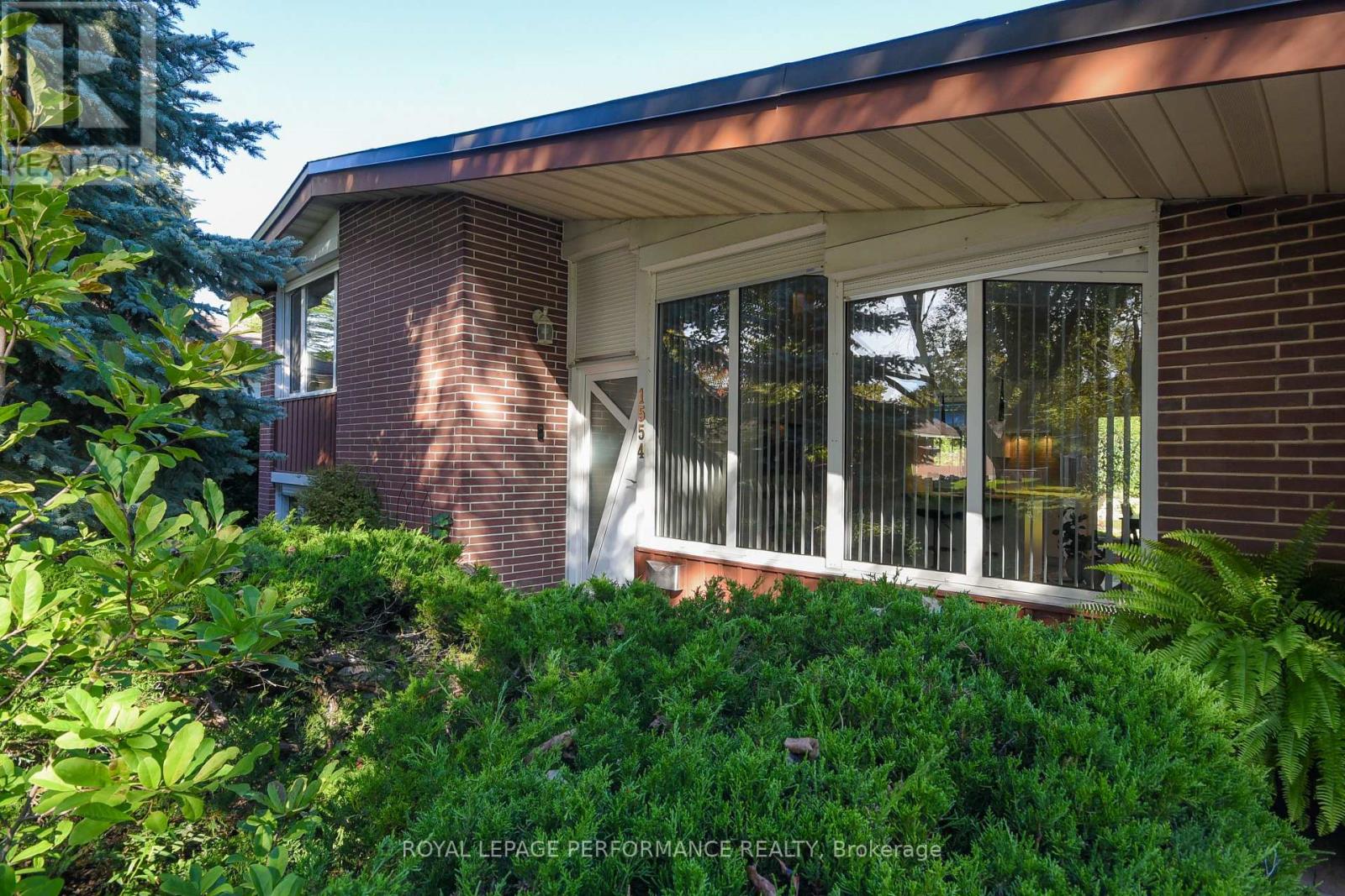1554 Chomley Crescent, Ottawa, Ontario  K1G 0V8 - Photo 2 - X13814118