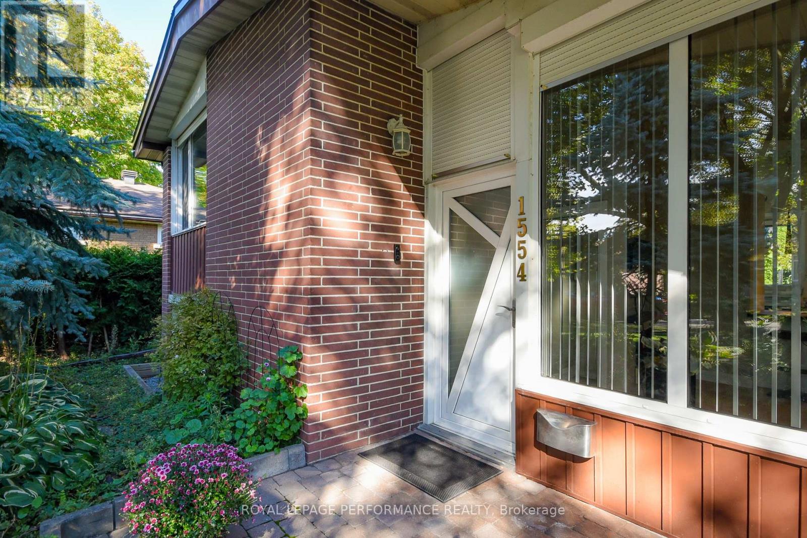 1554 Chomley Crescent, Ottawa, Ontario  K1G 0V8 - Photo 3 - X13814118
