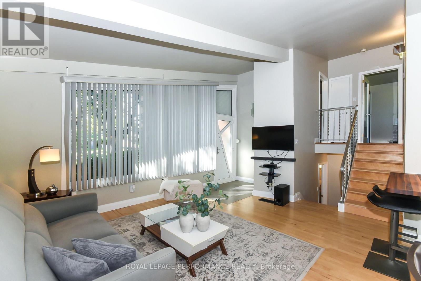 1554 Chomley Crescent, Ottawa, Ontario  K1G 0V8 - Photo 4 - X13814118