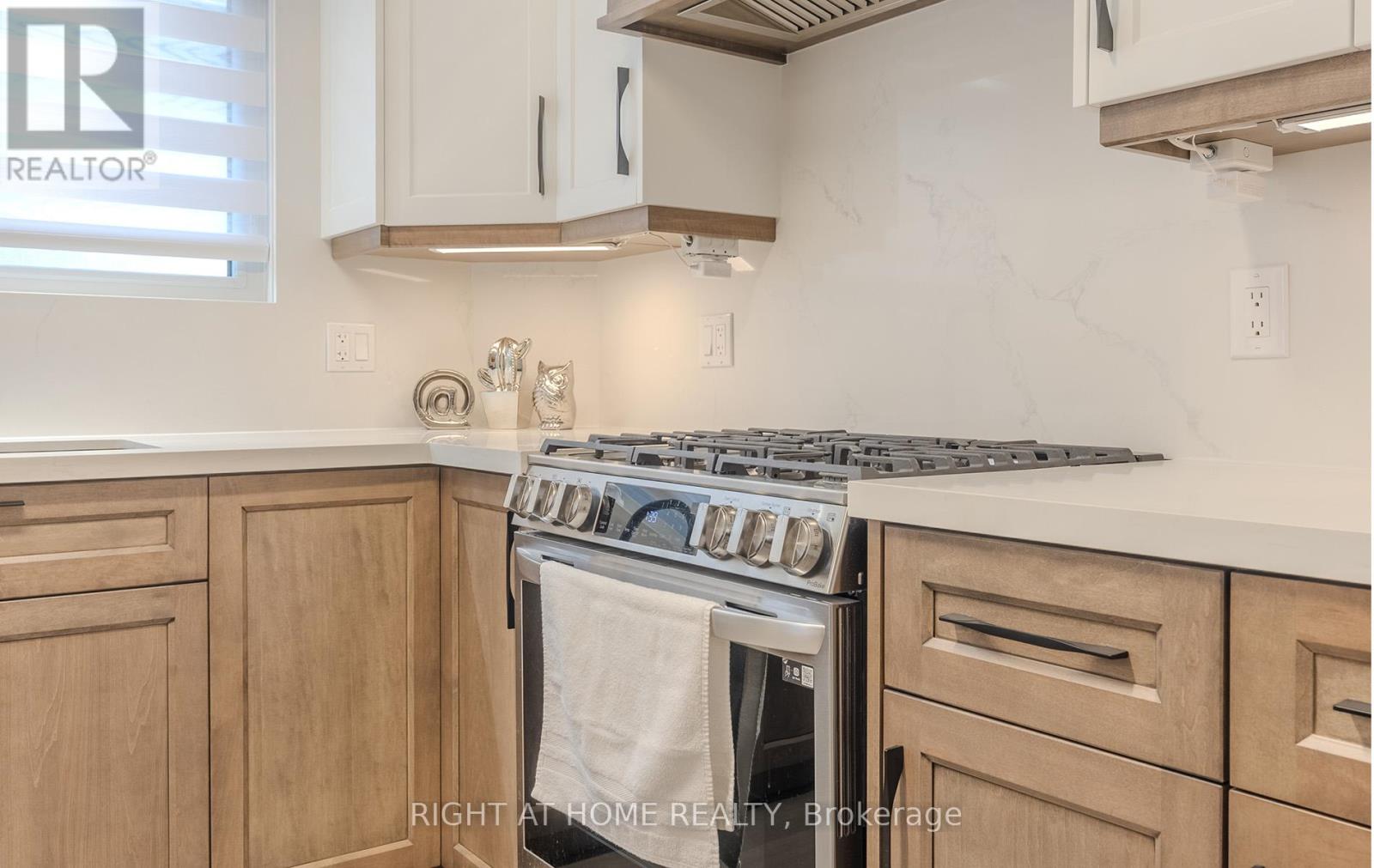 15 Hamstead Avenue, Toronto, Ontario  M4C 2S3 - Photo 14 - E13813930