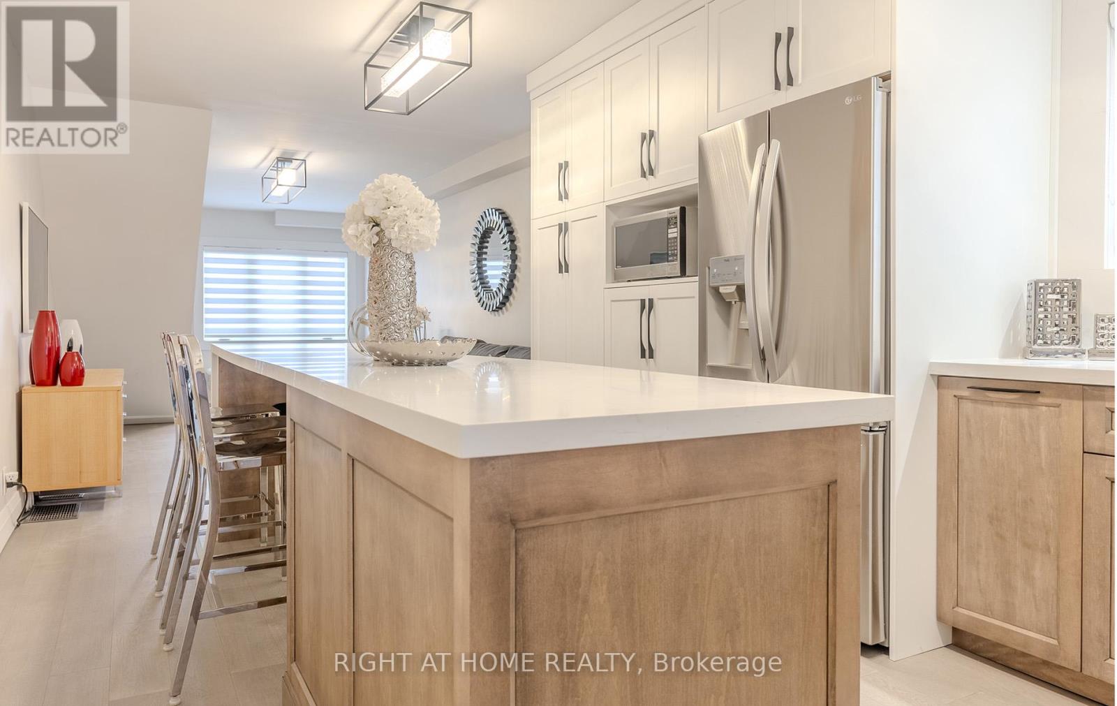 15 Hamstead Avenue, Toronto, Ontario  M4C 2S3 - Photo 15 - E13813930