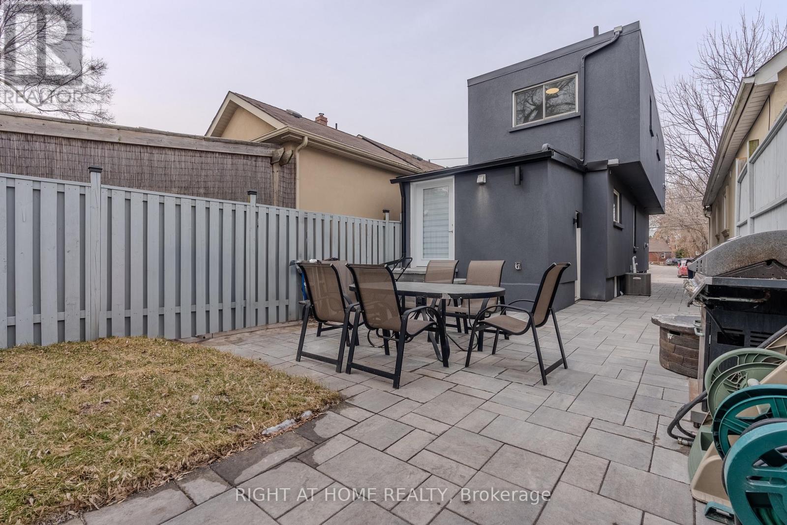 15 Hamstead Avenue, Toronto, Ontario  M4C 2S3 - Photo 31 - E13813930