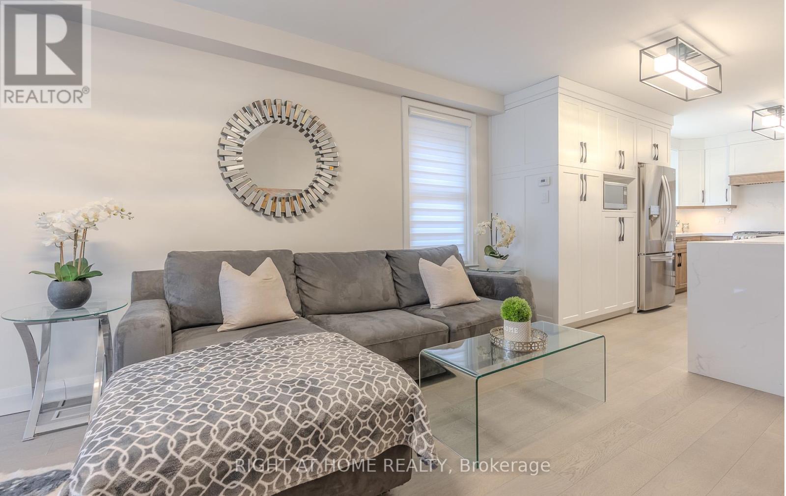 15 Hamstead Avenue, Toronto, Ontario  M4C 2S3 - Photo 7 - E13813930