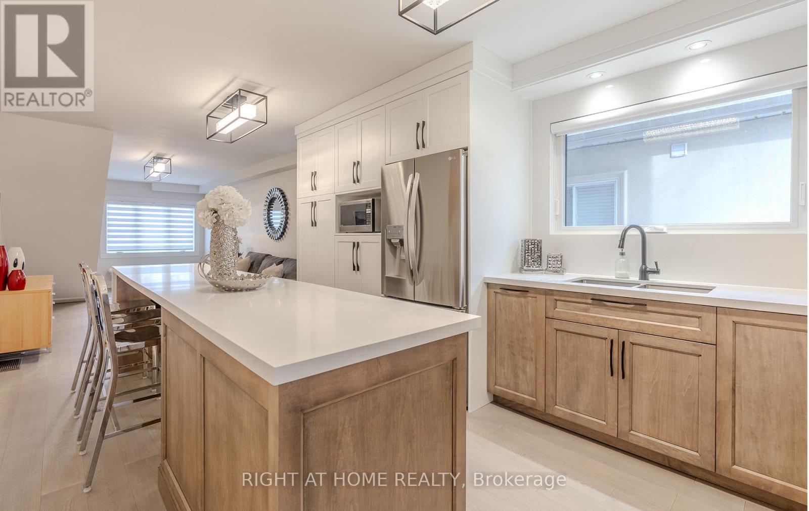 15 Hamstead Avenue, Toronto, Ontario  M4C 2S3 - Photo 8 - E13813930