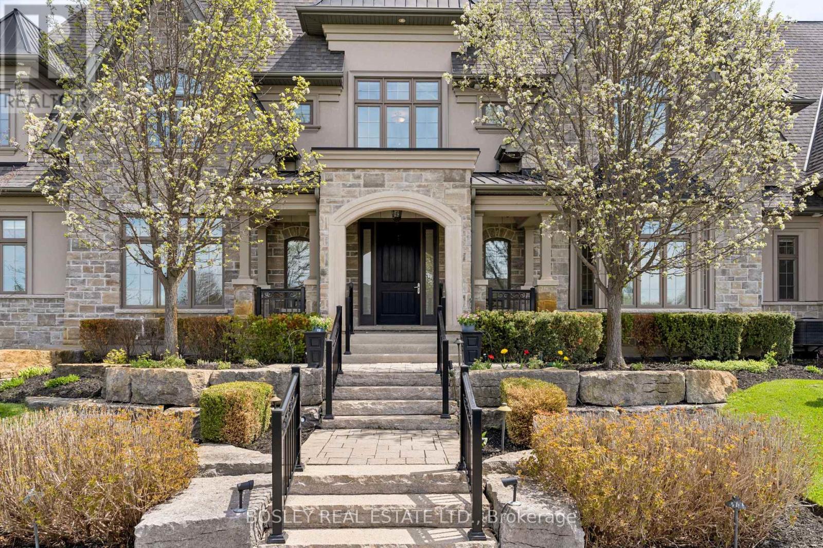 3325 Hollywood Court, Pickering, Ontario  L1X 0A3 - Photo 3 - E13814006