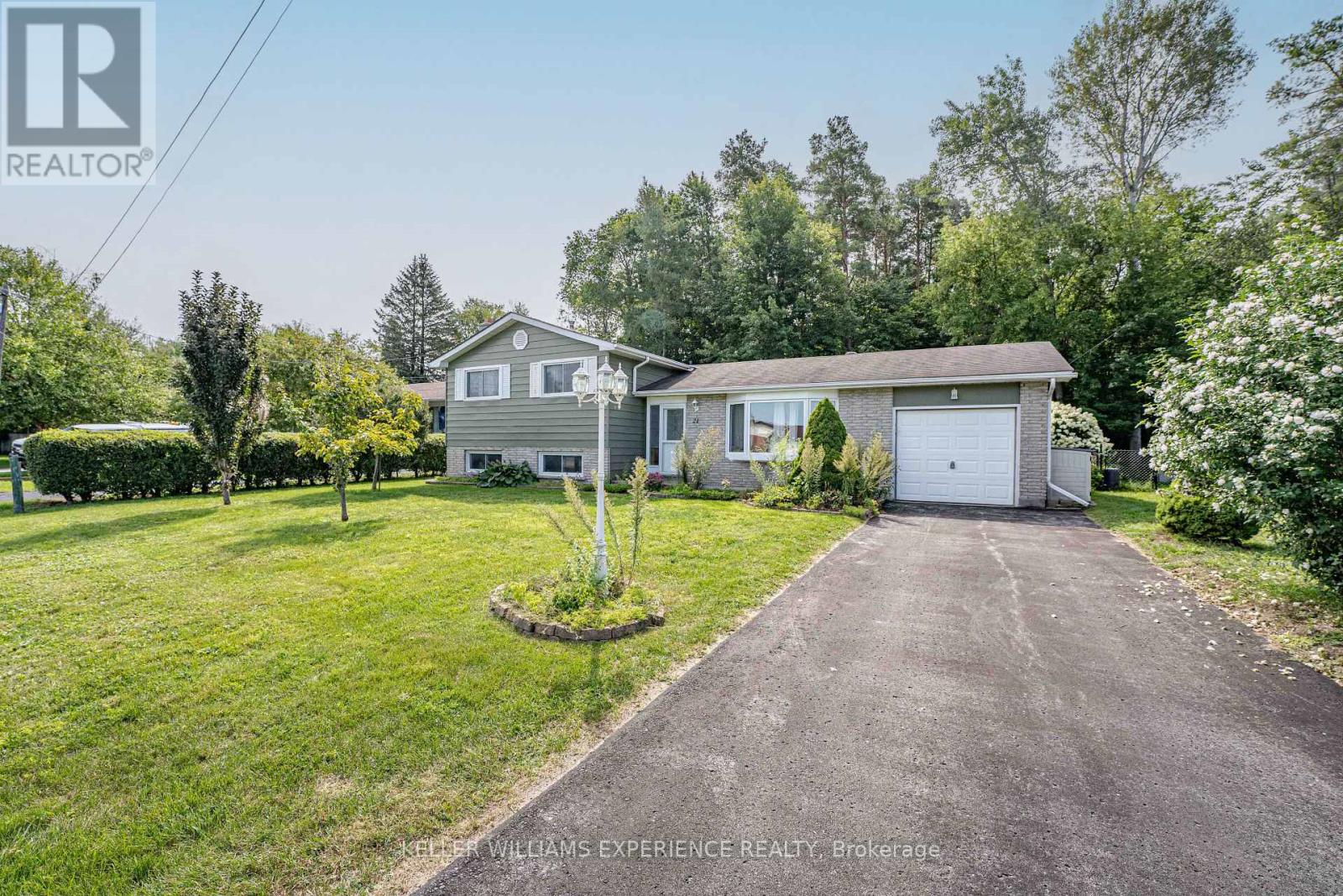 21 Ashburton Crescent, Essa (Angus), Ontario  L0M 1B0 - Photo 5 - N13813938