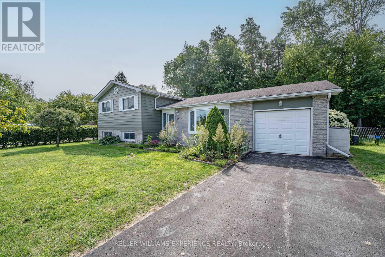 21 Ashburton Crescent, Essa (Angus), Ontario  L0M 1B0 - Photo 7 - N13813938
