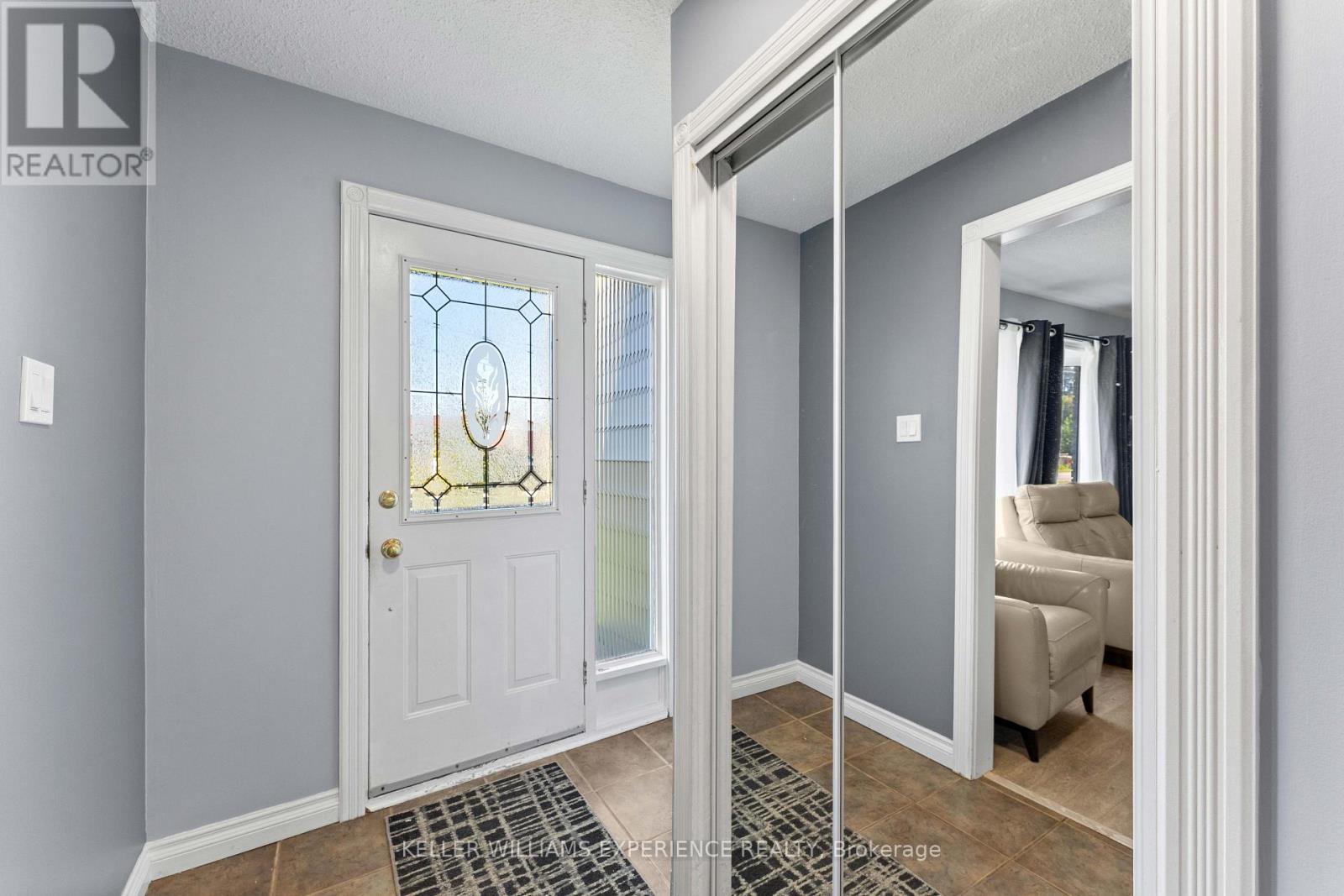 21 Ashburton Crescent, Essa (Angus), Ontario  L0M 1B0 - Photo 9 - N13813938