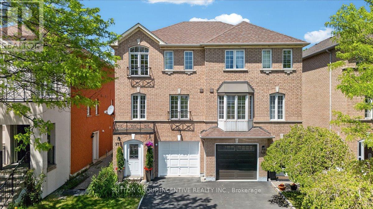 97 YELLOWOOD CIRCLE, Vaughan, Ontario