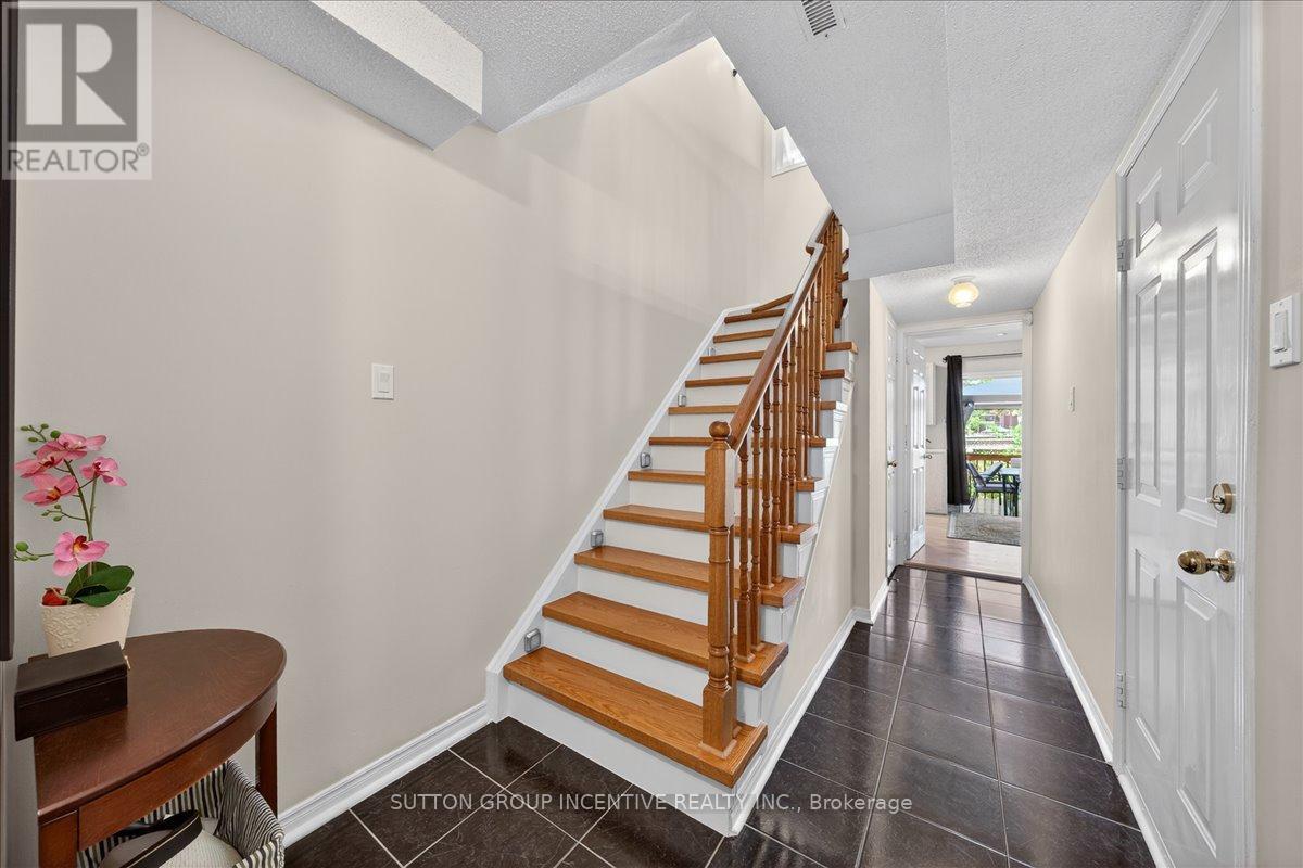 97 Yellowood Circle, Vaughan (Patterson), Ontario  L4J 8M3 - Photo 6 - N13814032