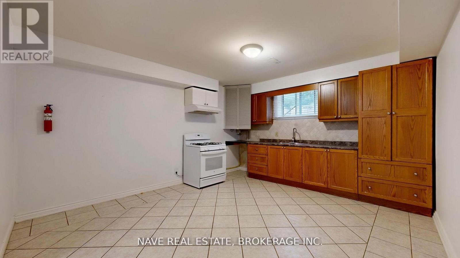 9747 Bathurst Street, Richmond Hill (North Richvale), Ontario  L4C 3X5 - Photo 28 - N13814072