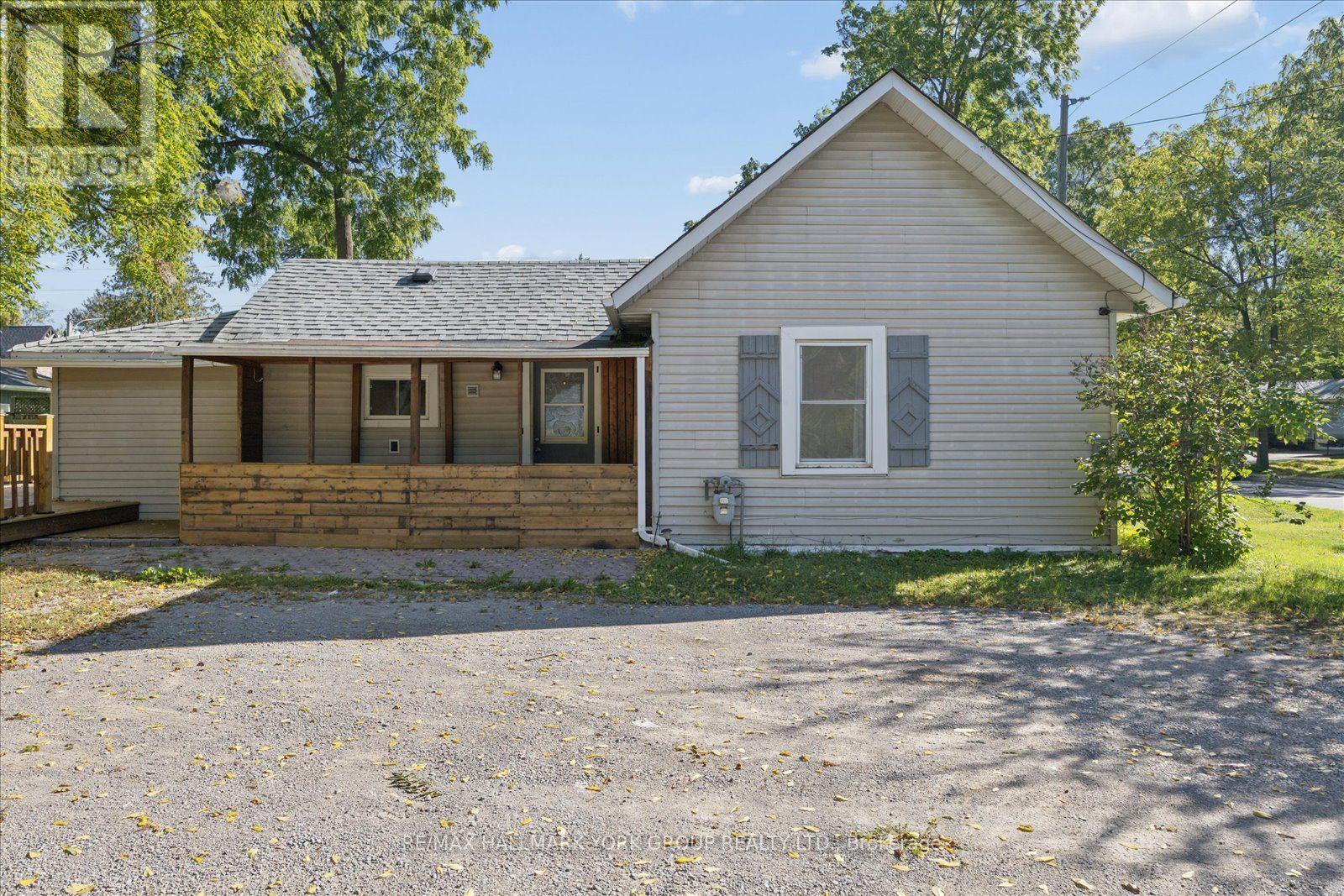 28 ST JAMES STREET, Georgina, Ontario