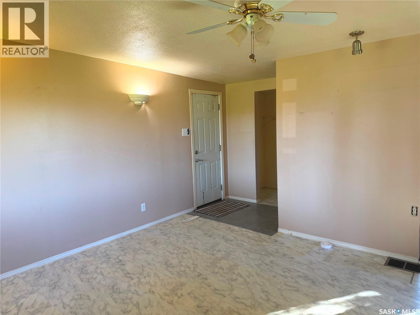 466 Okanese AVENUE S photo 2