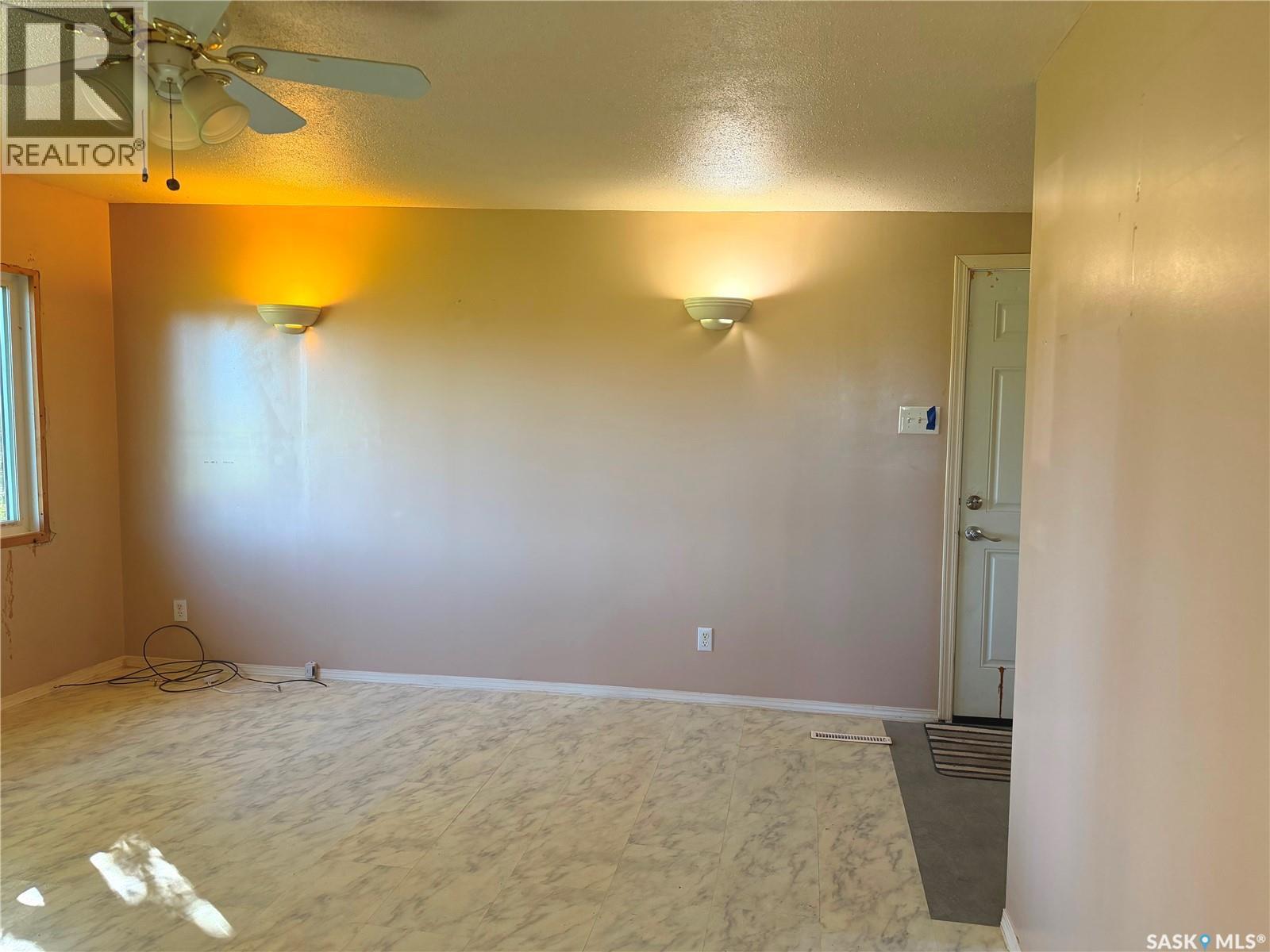 466 Okanese AVENUE S photo 3