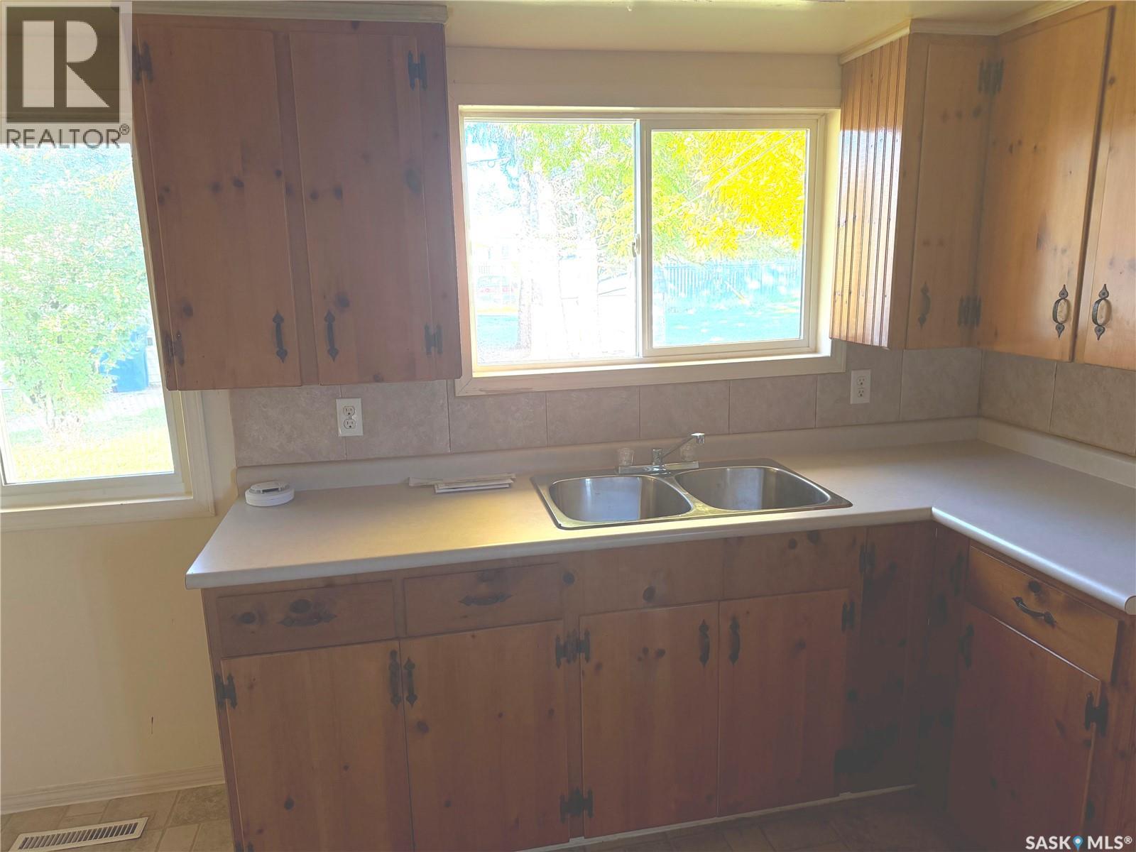 466 Okanese AVENUE S photo 5