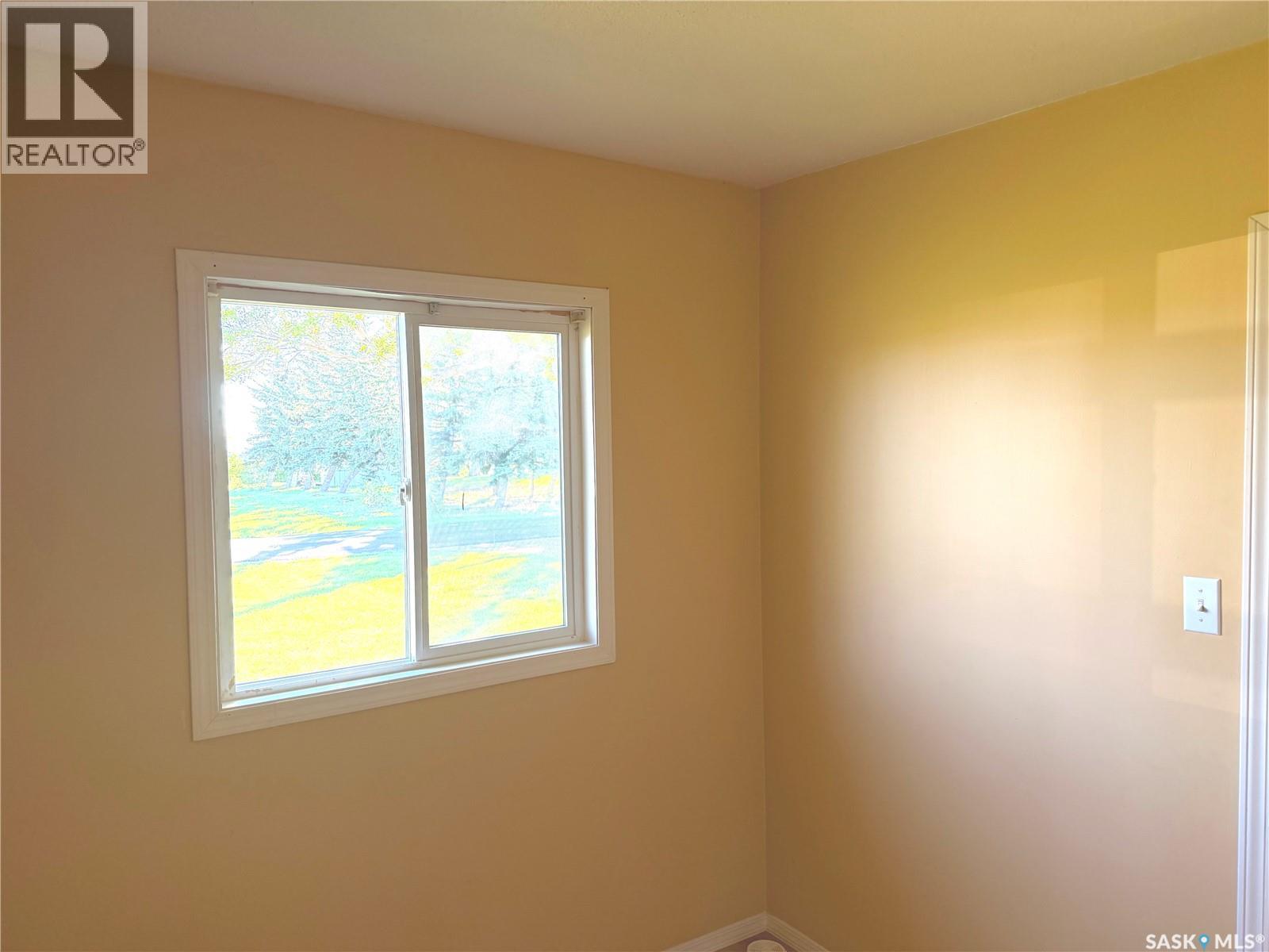466 Okanese AVENUE S photo 7