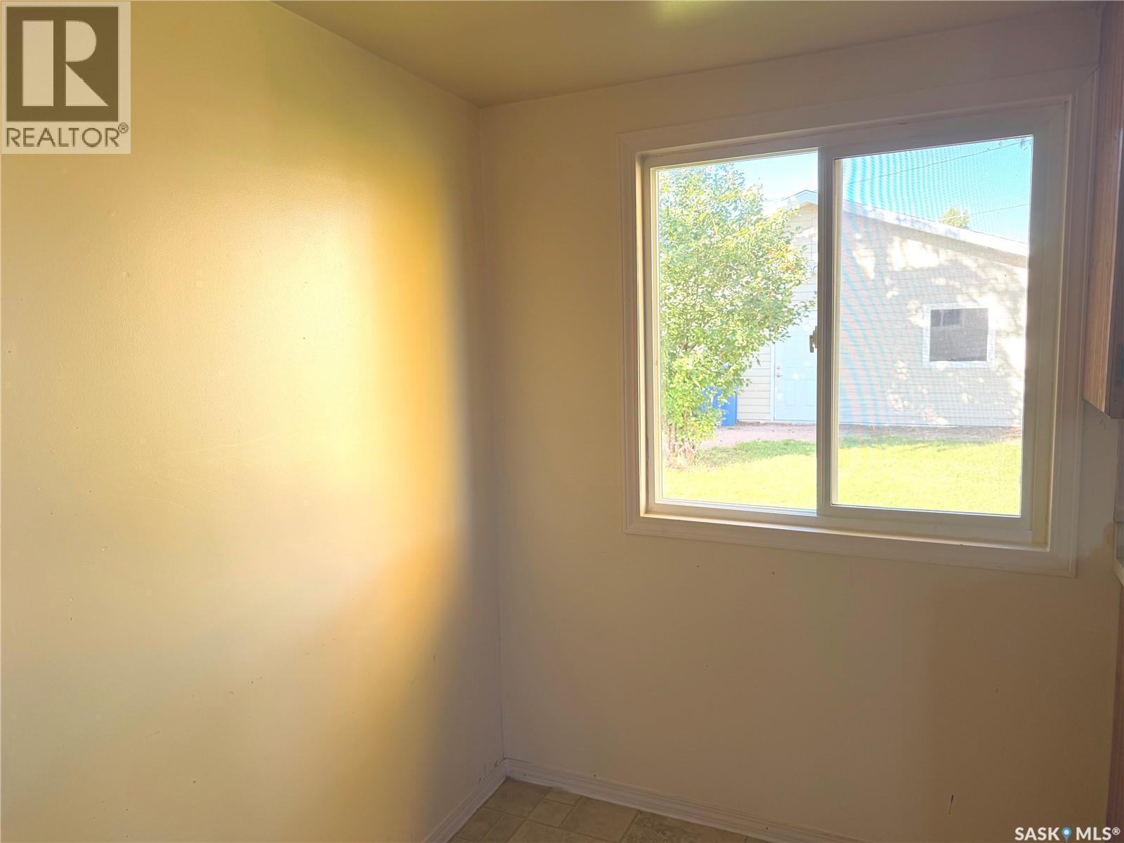 466 Okanese AVENUE S photo 8