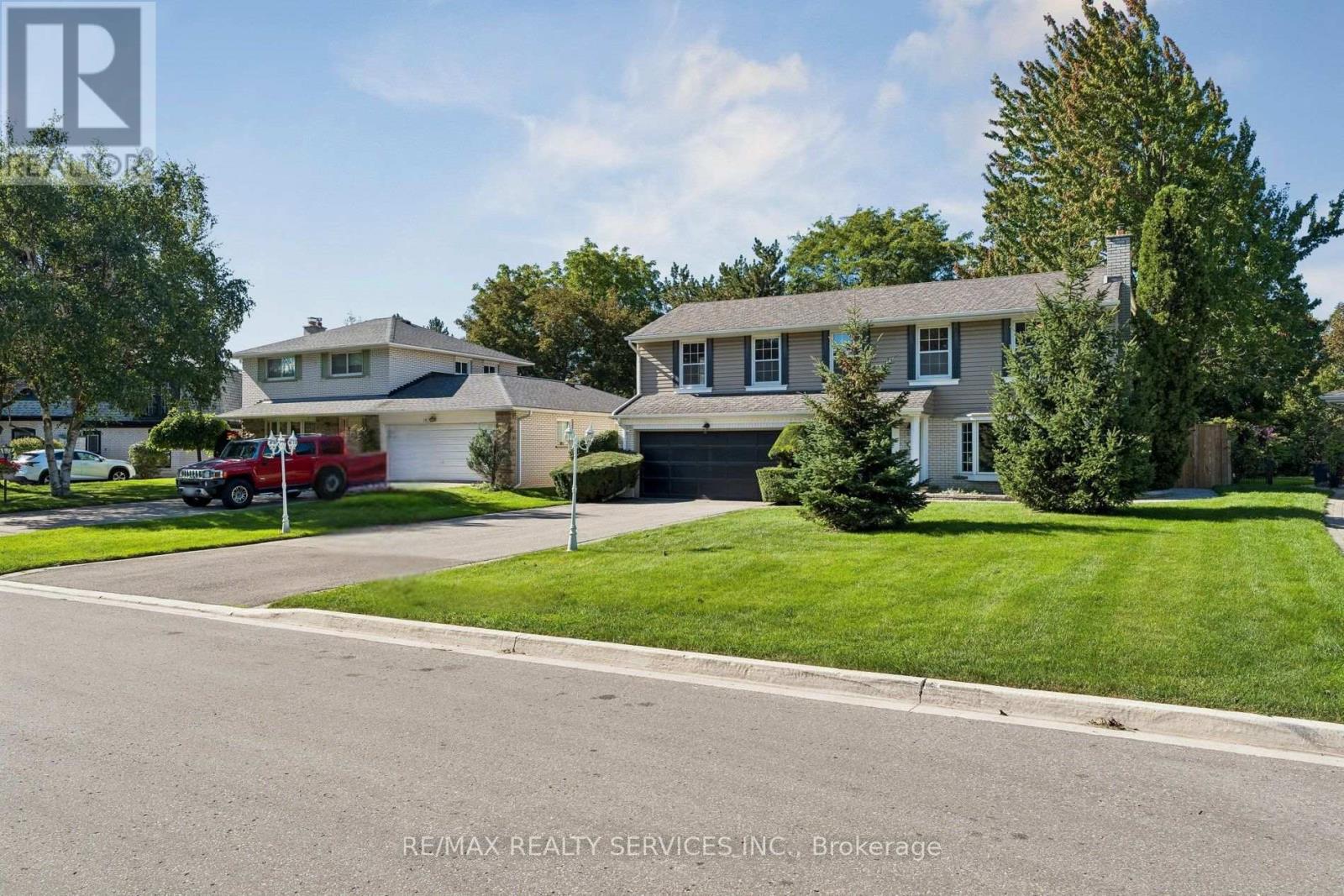 16 Malvern Court, Brampton, Ontario  L6W 1H1 - Photo 2 - W13785796