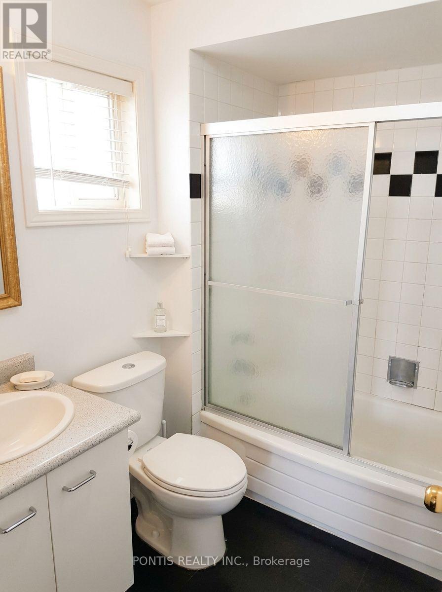 2538 Raglan Court, Mississauga, Ontario  L5M 5L5 - Photo 13 - W13813962