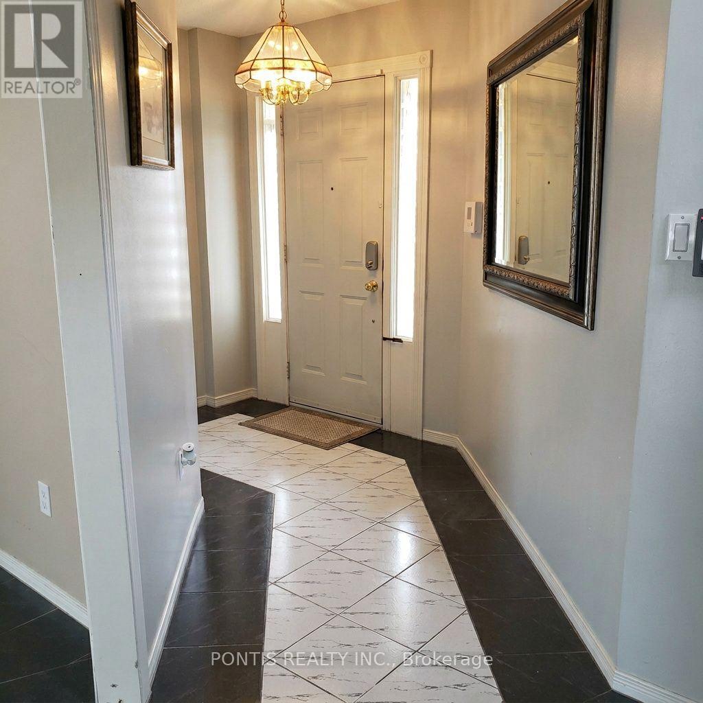 2538 Raglan Court, Mississauga, Ontario  L5M 5L5 - Photo 2 - W13813962