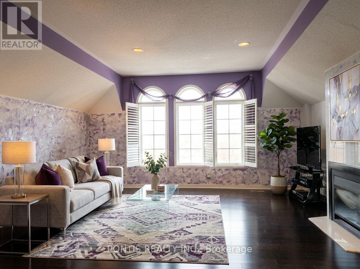 2538 Raglan Court, Mississauga, Ontario  L5M 5L5 - Photo 4 - W13813962