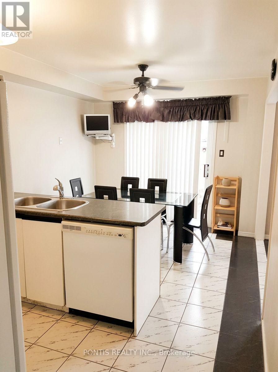 2538 Raglan Court, Mississauga, Ontario  L5M 5L5 - Photo 9 - W13813962
