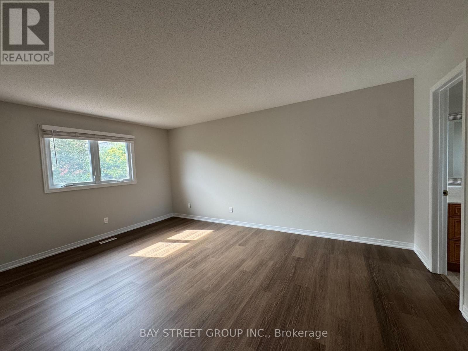 2034 Oxford Avenue, Oakville, Ontario  L6H 4K7 - Photo 11 - W13814074