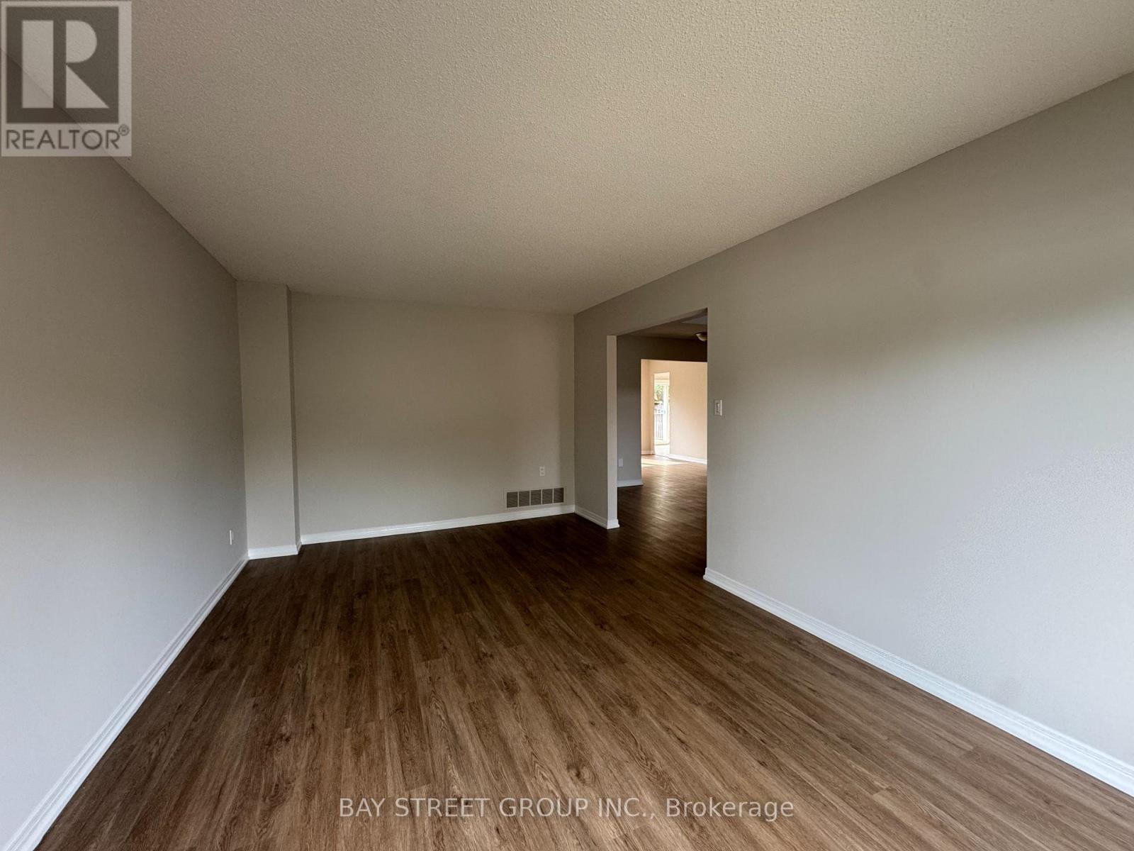2034 Oxford Avenue, Oakville, Ontario  L6H 4K7 - Photo 2 - W13814074