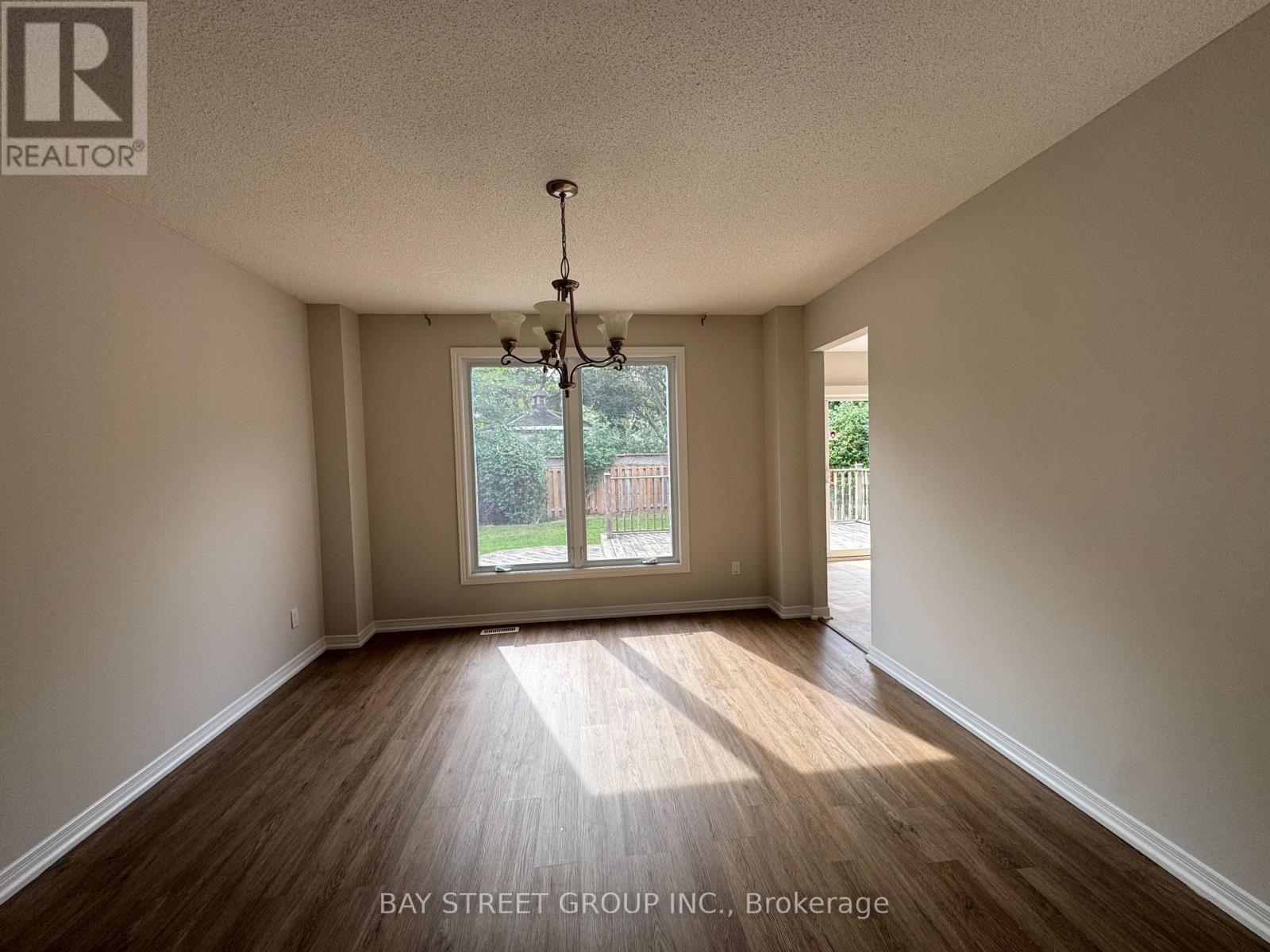2034 Oxford Avenue, Oakville, Ontario  L6H 4K7 - Photo 4 - W13814074