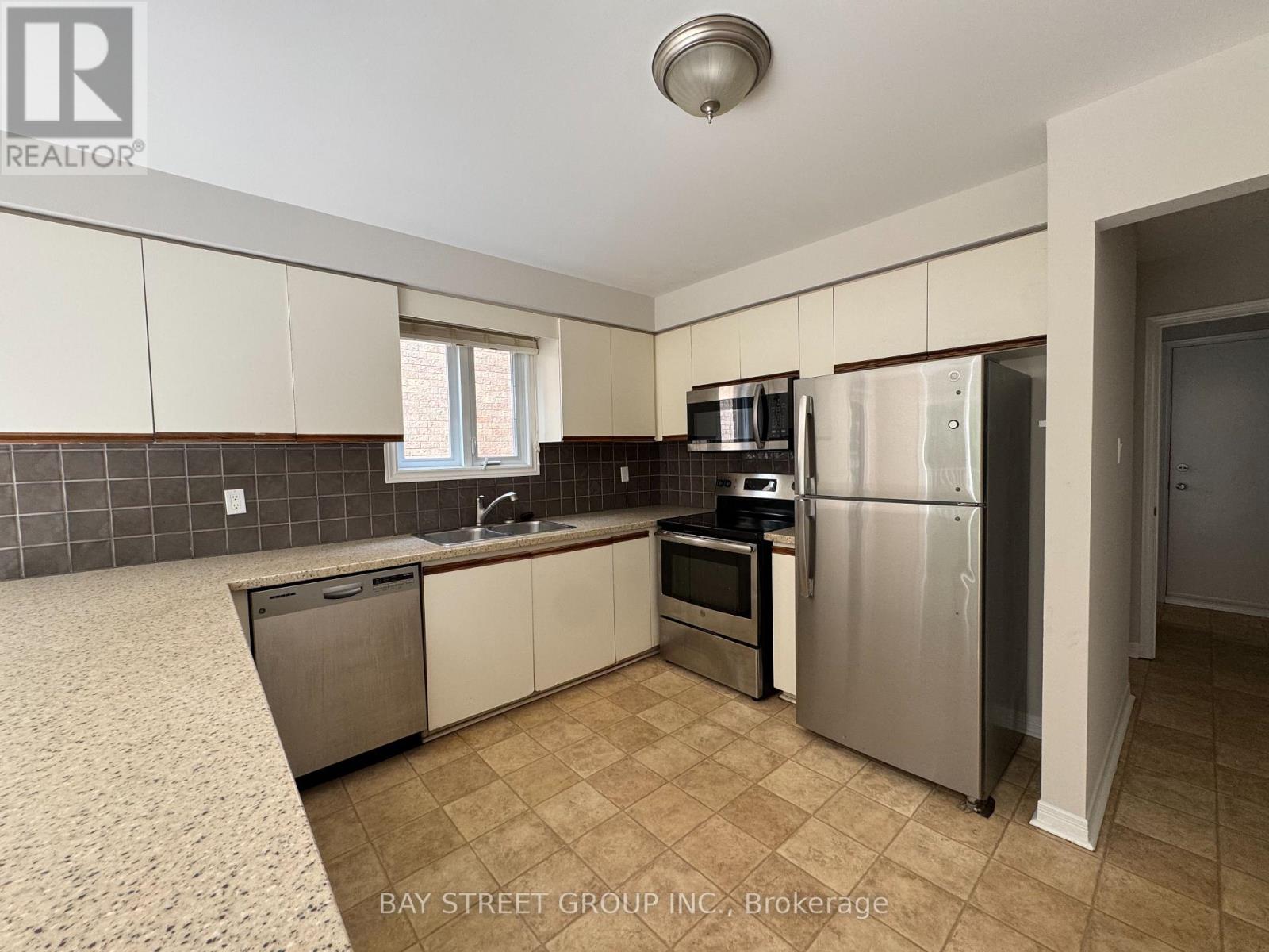 2034 Oxford Avenue, Oakville, Ontario  L6H 4K7 - Photo 7 - W13814074