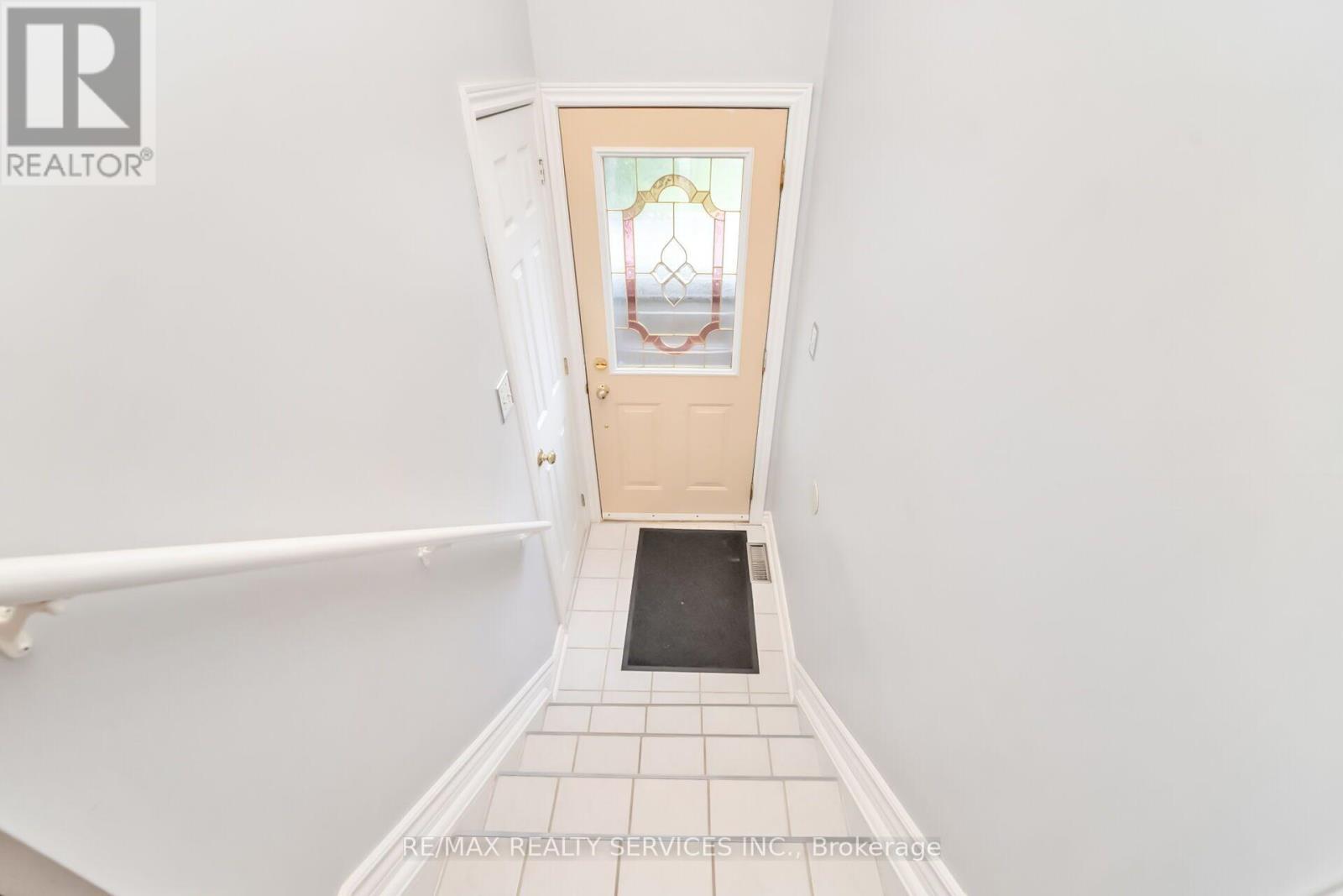 68 - 68 Baronwood Court, Brampton, Ontario  L6V 3H7 - Photo 7 - W13814102