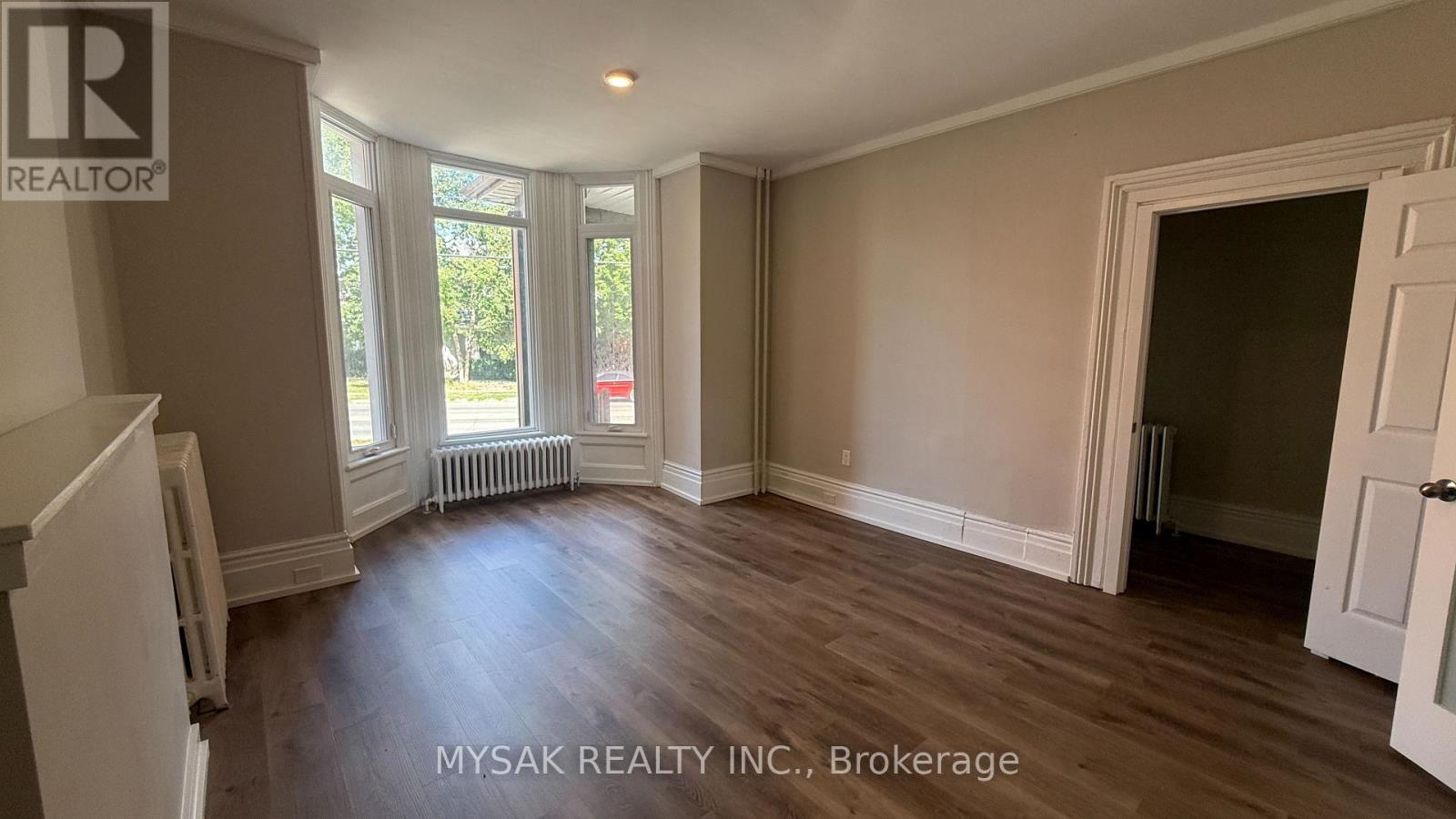 82-84 Welland Avenue, St. Catharines, Ontario  L2R 2N1 - Photo 3 - X13814084