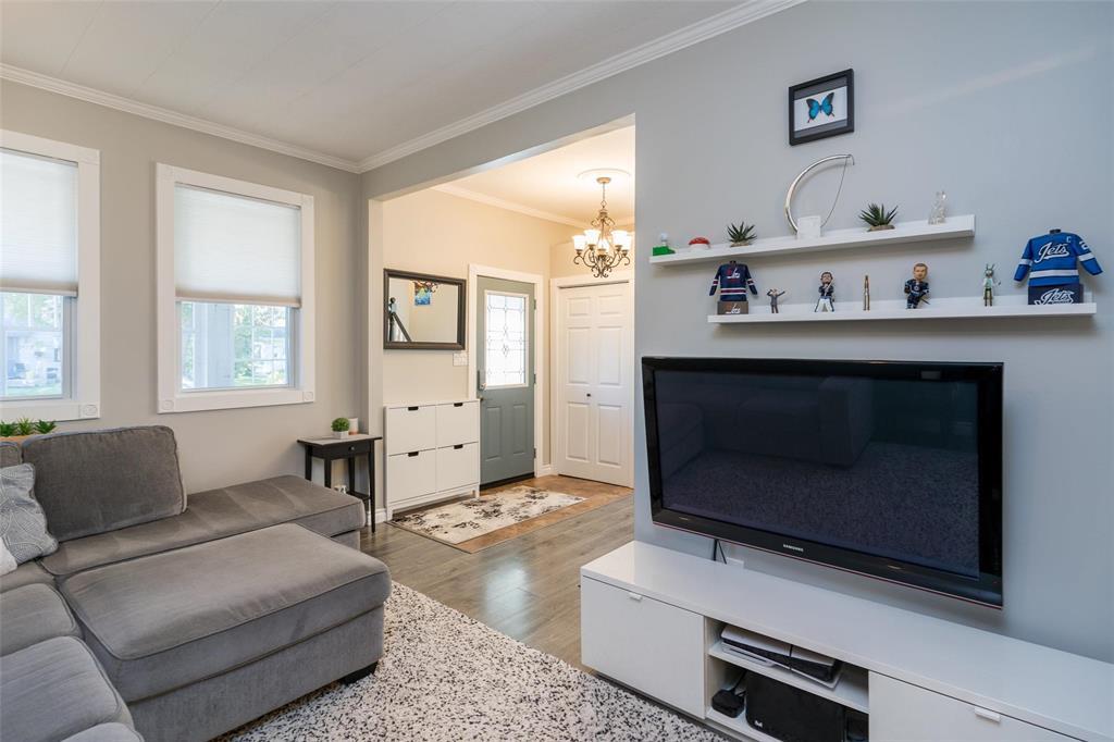 1904 Bannatyne Avenue W, Winnipeg, Manitoba  R2R 0B3 - Photo 10 - 202623779