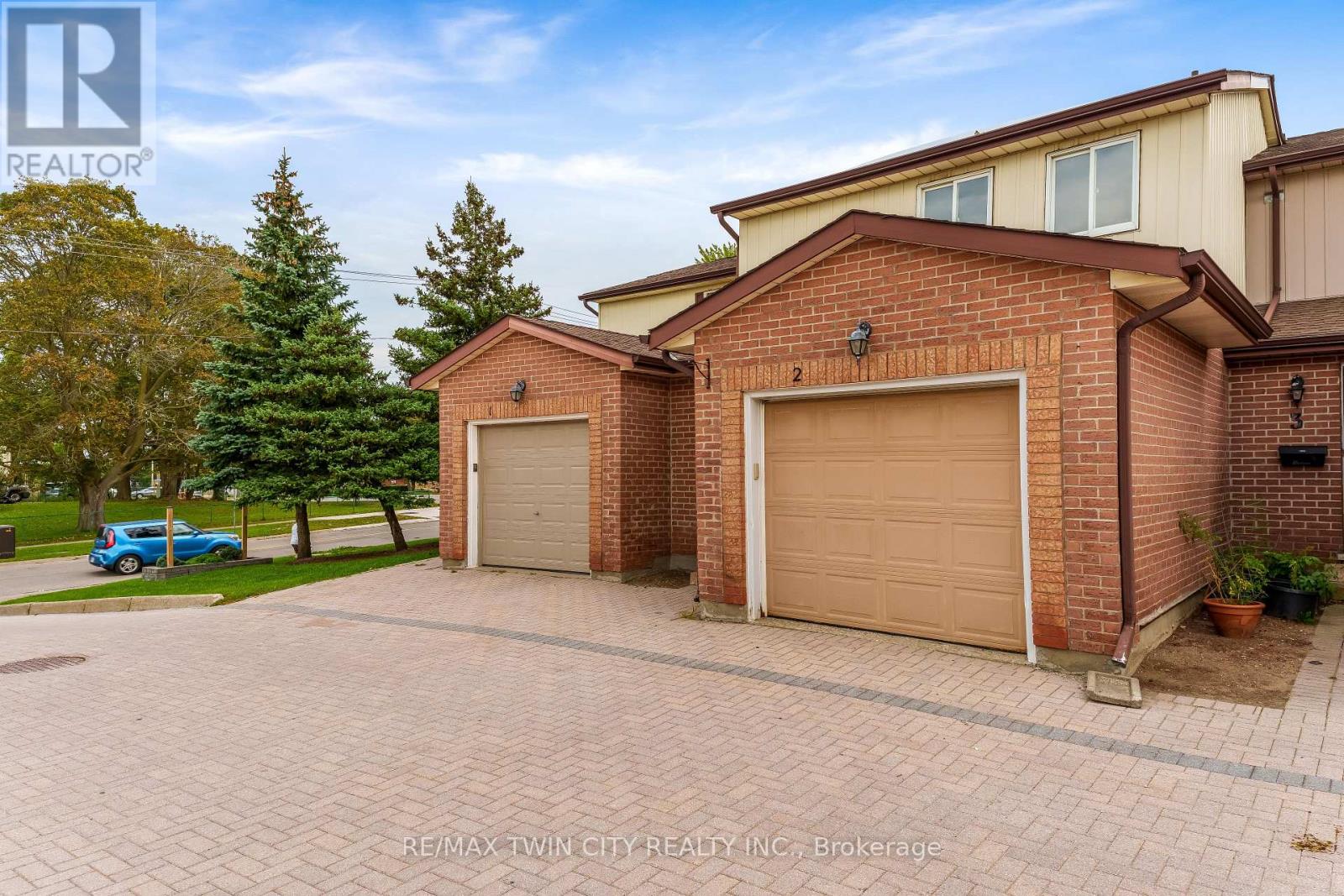 2 - 25 Valleyview Road, Kitchener, Ontario  N2E 1L5 - Photo 2 - X13746876