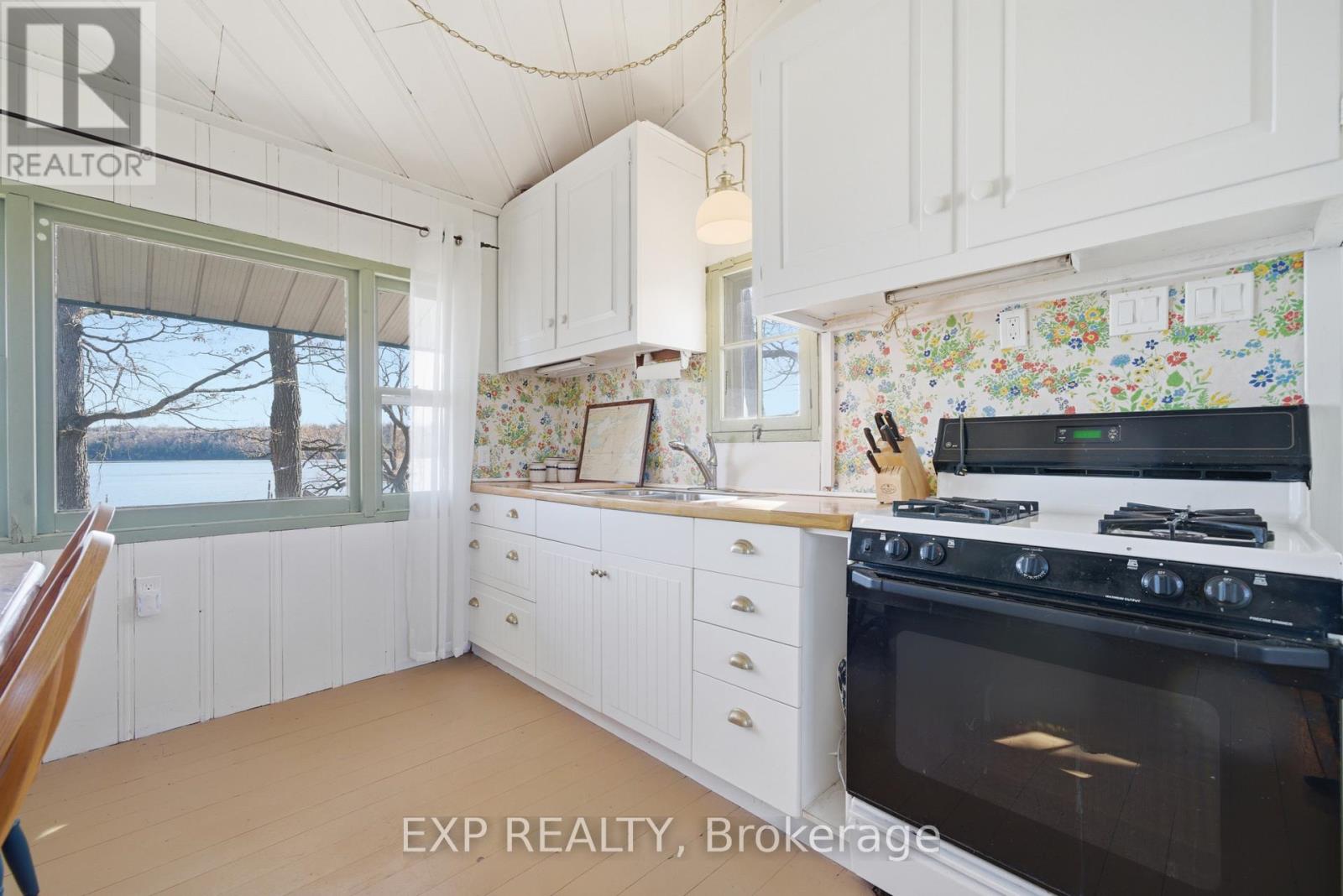 32 Quinte View Road, Greater Napanee, Ontario K0H 1G0 - Photo 17 - X12937546