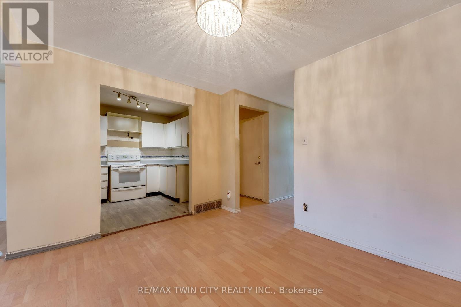2 - 25 Valleyview Road, Kitchener, Ontario  N2E 1L5 - Photo 8 - X13746876