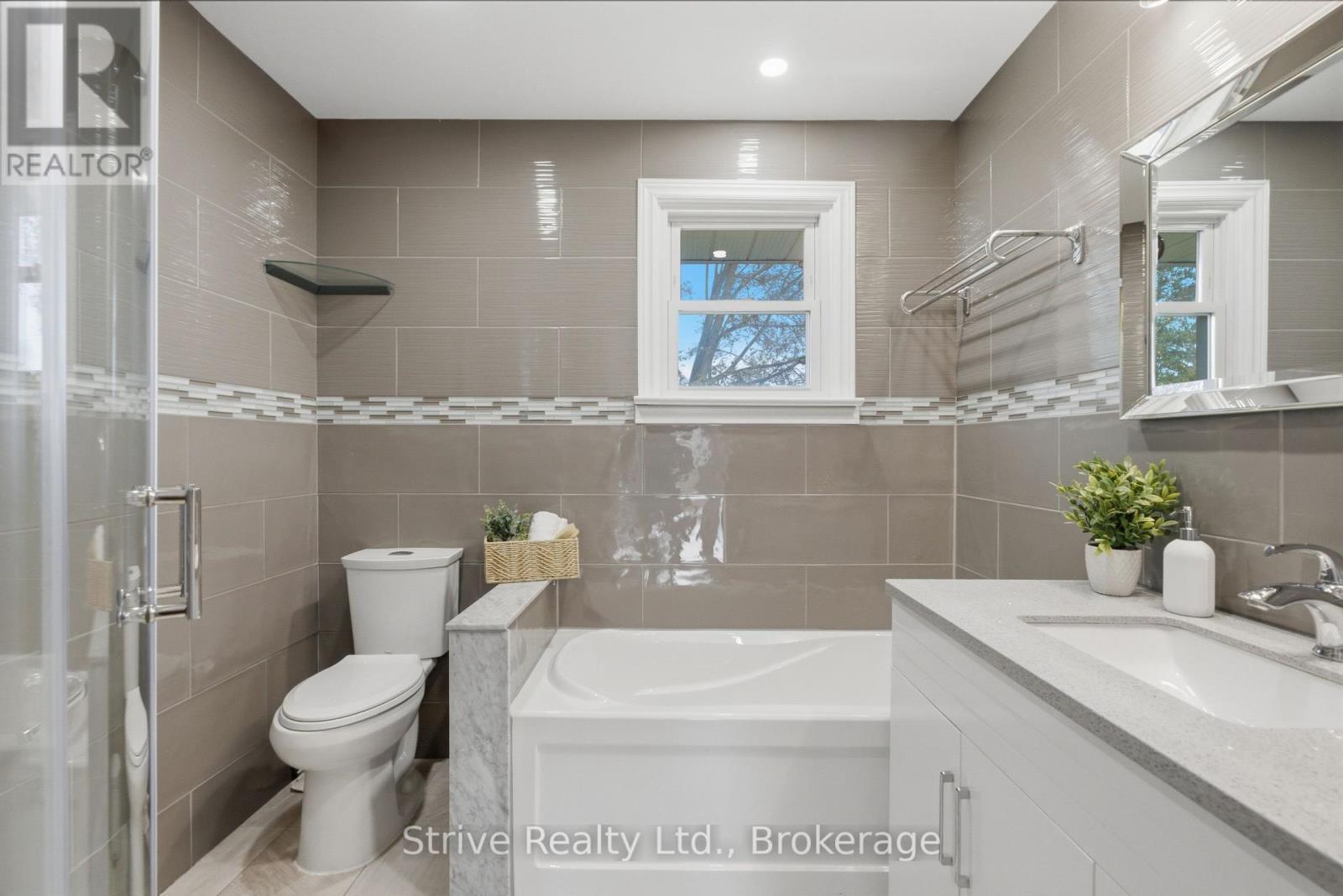 779 Bessborough Drive, Oshawa, Ontario  L1G 4H4 - Photo 25 - E13814402