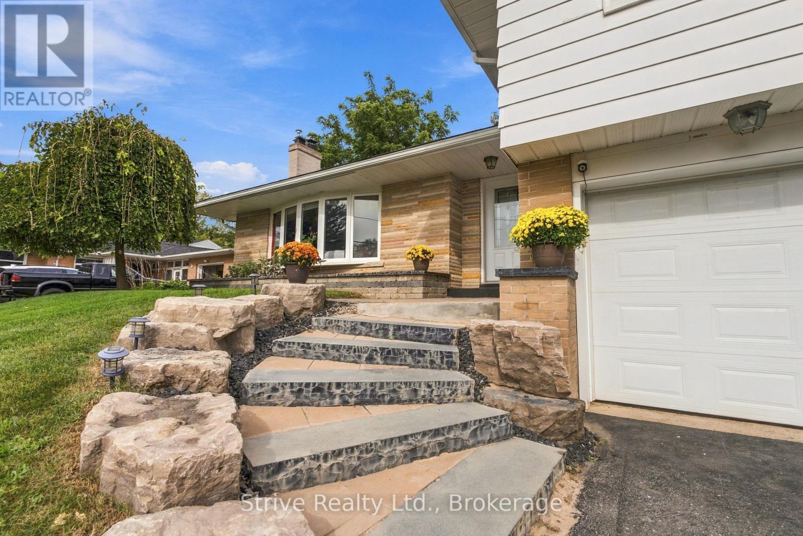 779 Bessborough Drive, Oshawa, Ontario  L1G 4H4 - Photo 3 - E13814402