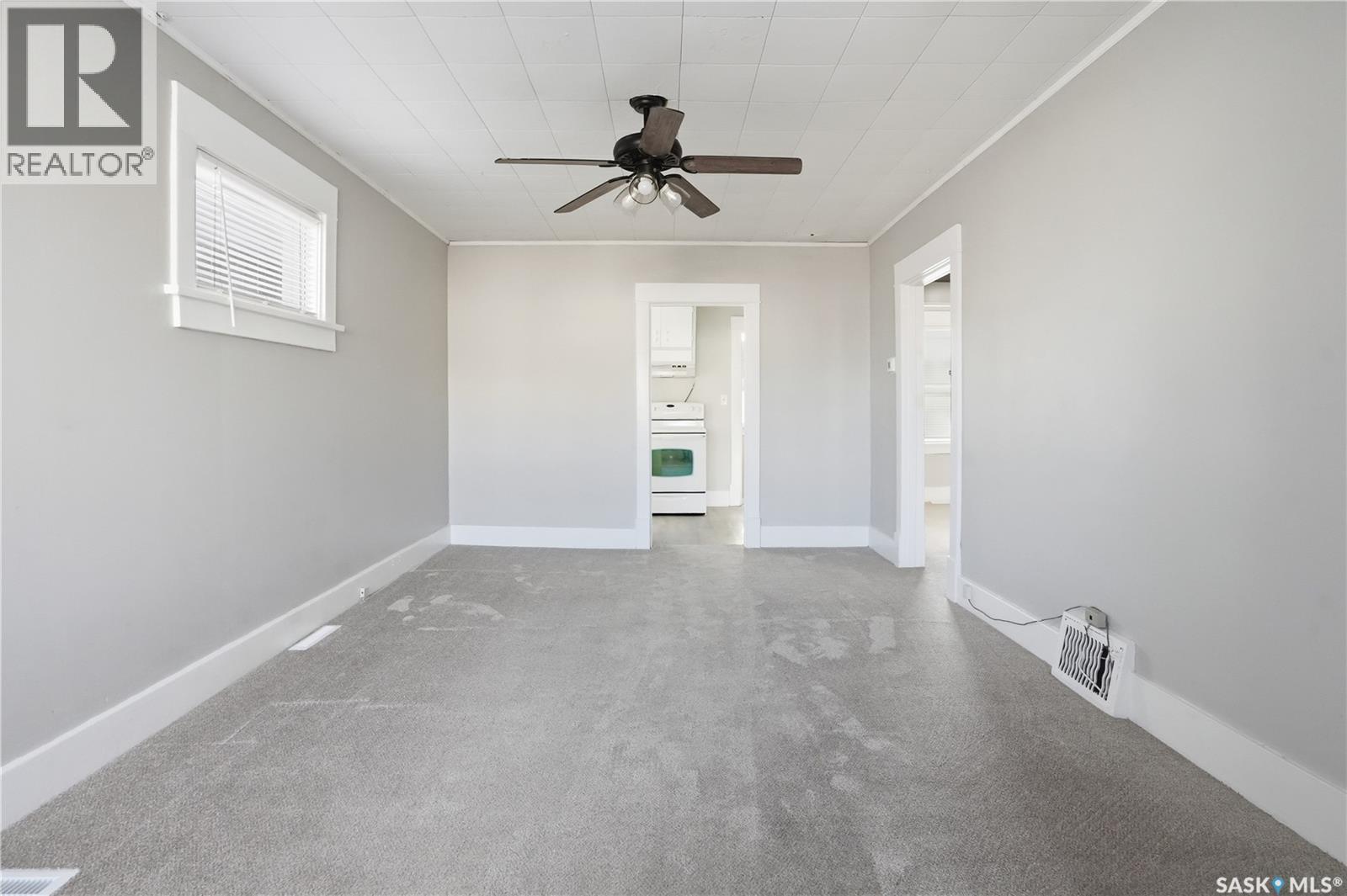 1008 Retallack Street, Regina, Saskatchewan  S4T 2H3 - Photo 4 - SK049129