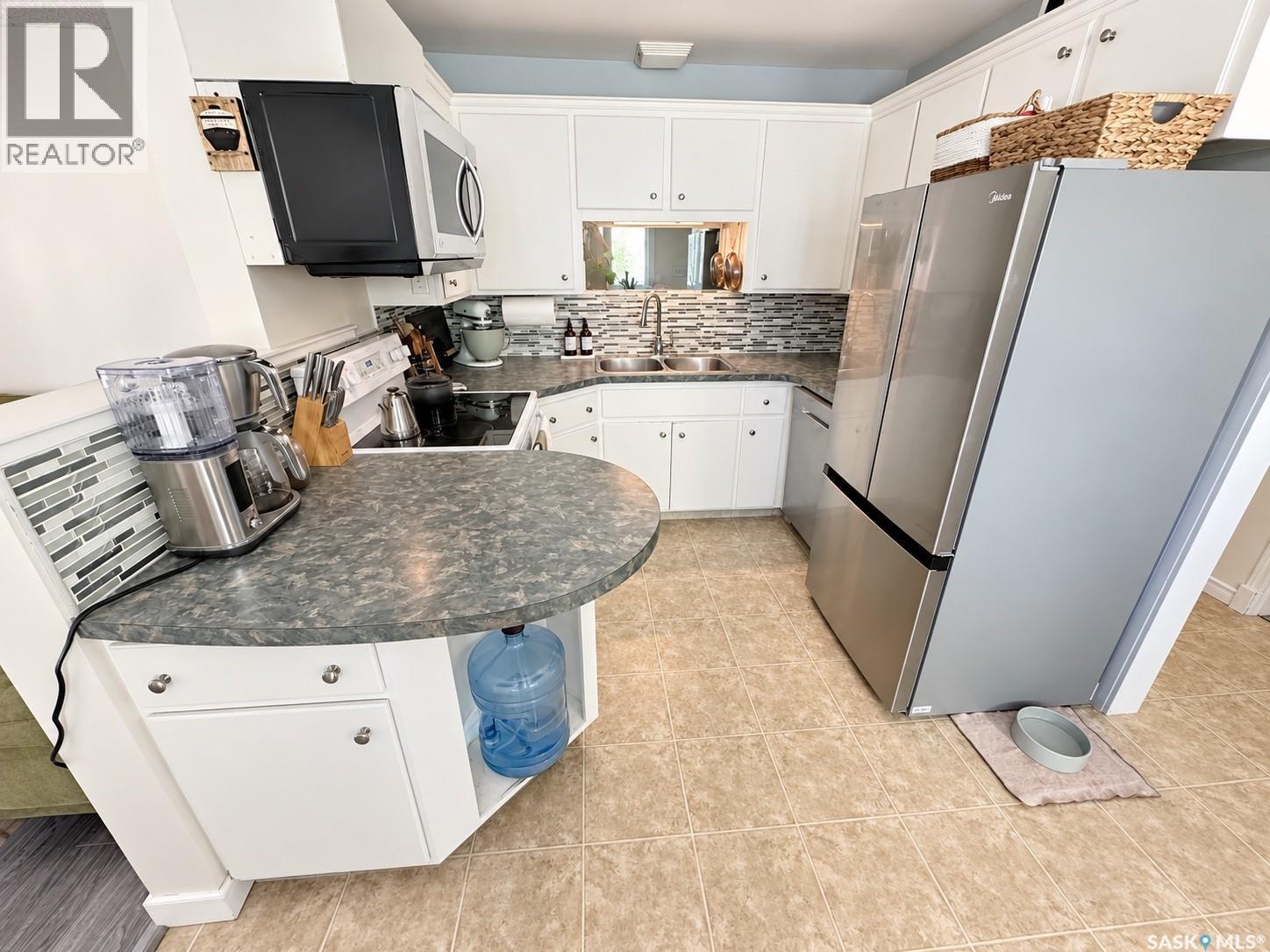 230 10th Street Ne, Weyburn, Saskatchewan  S4H 2W3 - Photo 4 - SK049124