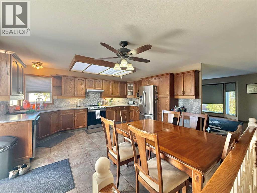 379 Collinge Road, Hinton, Alberta  T7V 1L2 - Photo 5 - A2347036